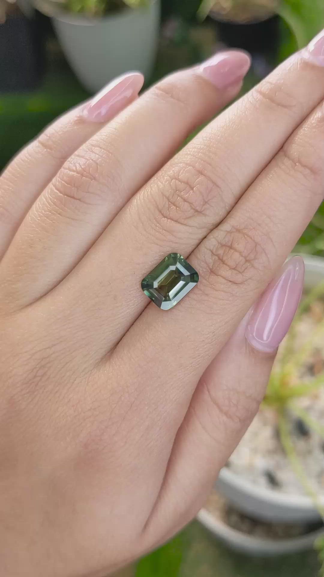 4.25 Ct. Green Sapphire from Ceylon (Sri Lanka) Size Video