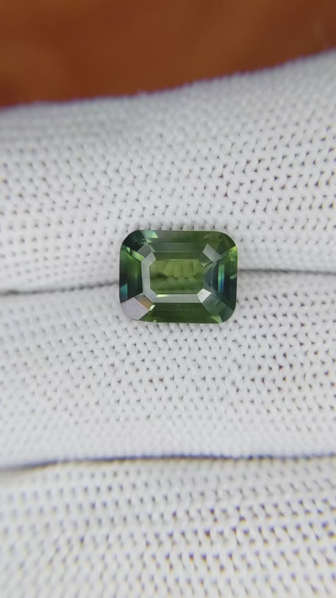 4.25 Ct. Green Sapphire from Ceylon (Sri Lanka) Size Video