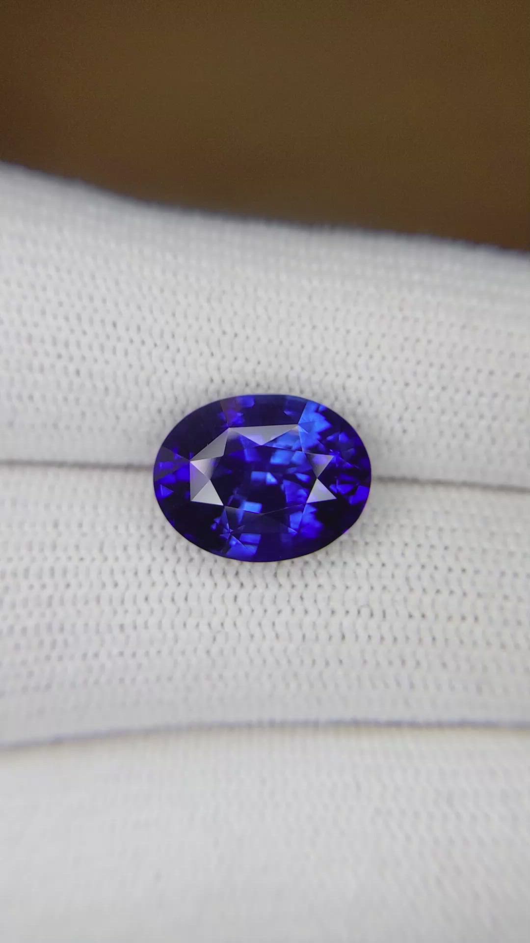 6.99 Ct. Blue Sapphire from Ceylon (Sri Lanka) Size Video