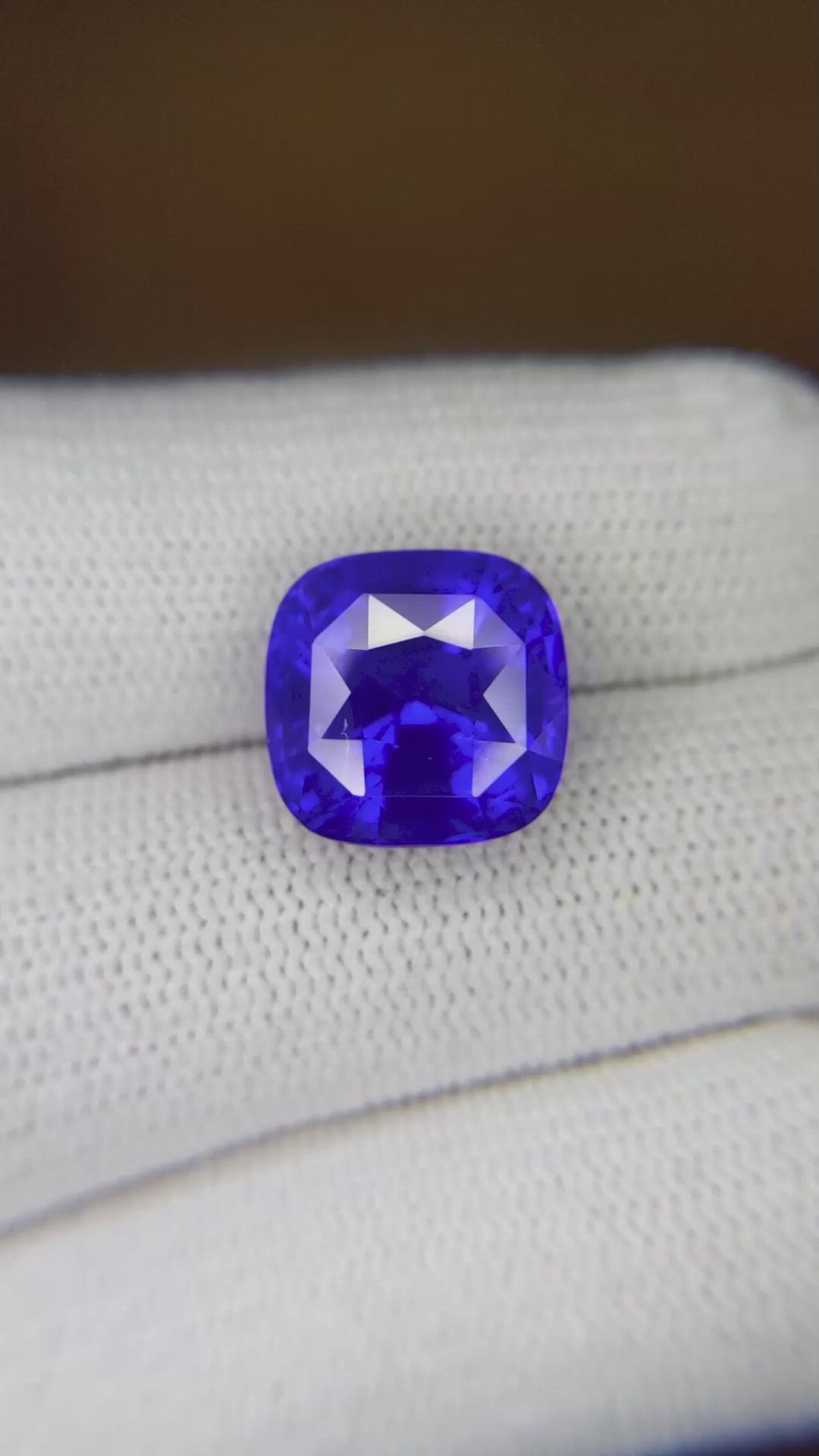 9.29 Ct. Blue Sapphire from Ceylon (Sri Lanka) Size Video