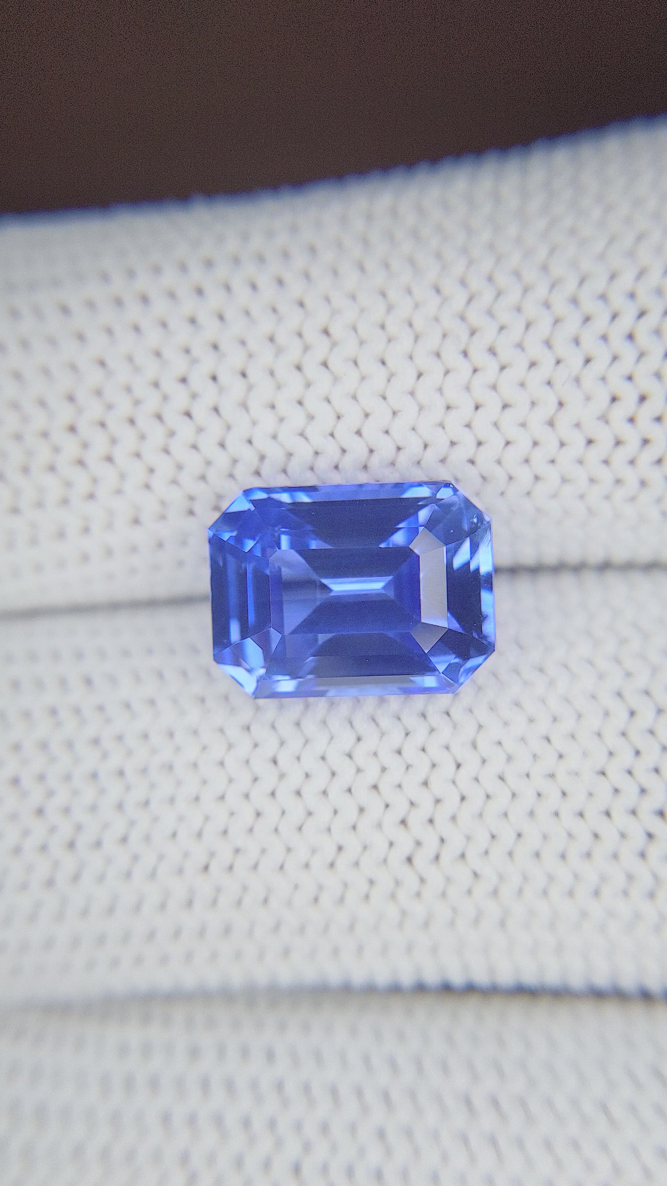 7.58 Ct. Blue Sapphire from Ceylon (Sri Lanka) Size Video