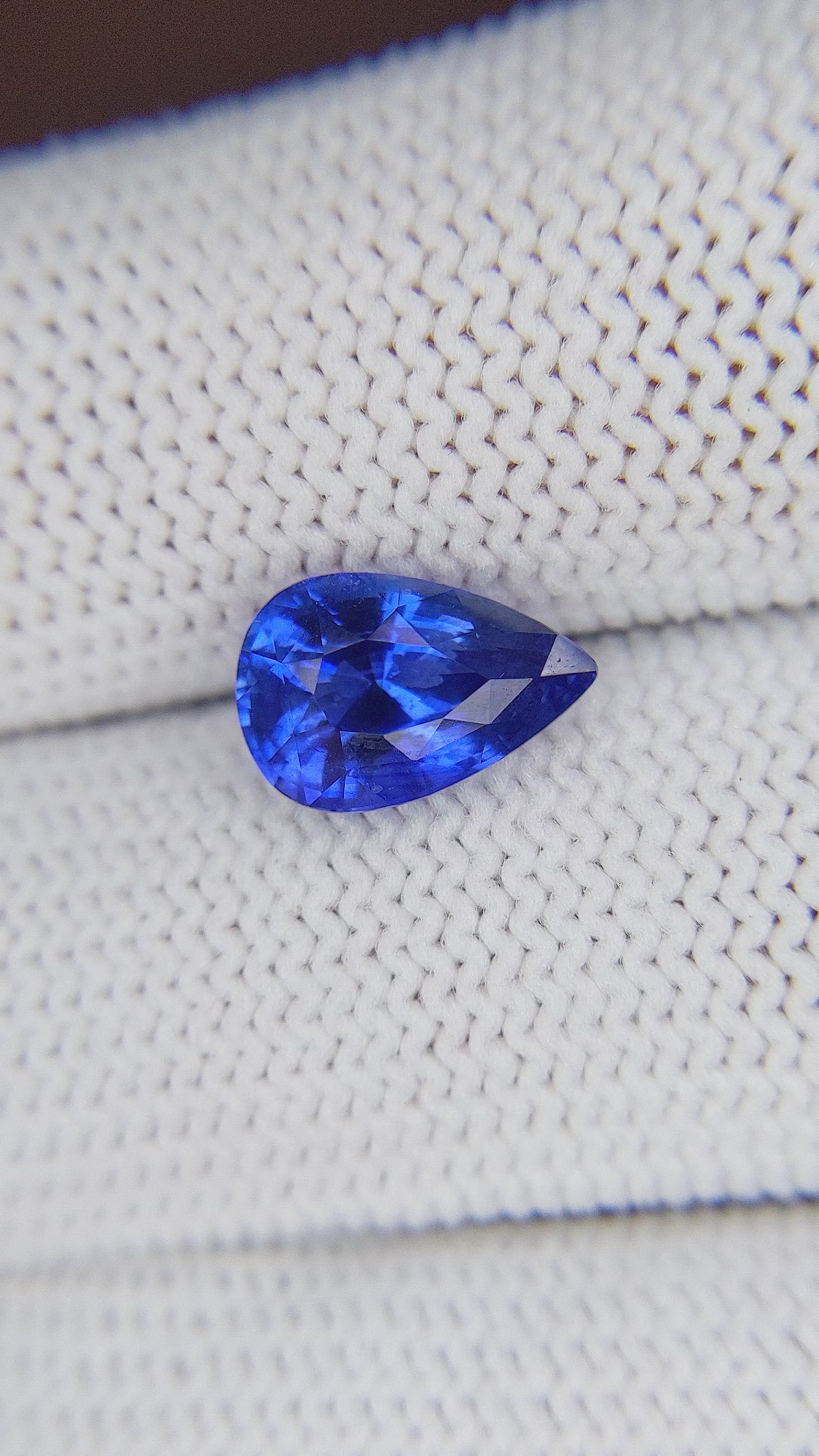 3.11 Ct. Blue Sapphire from Ceylon (Sri Lanka) Size Video