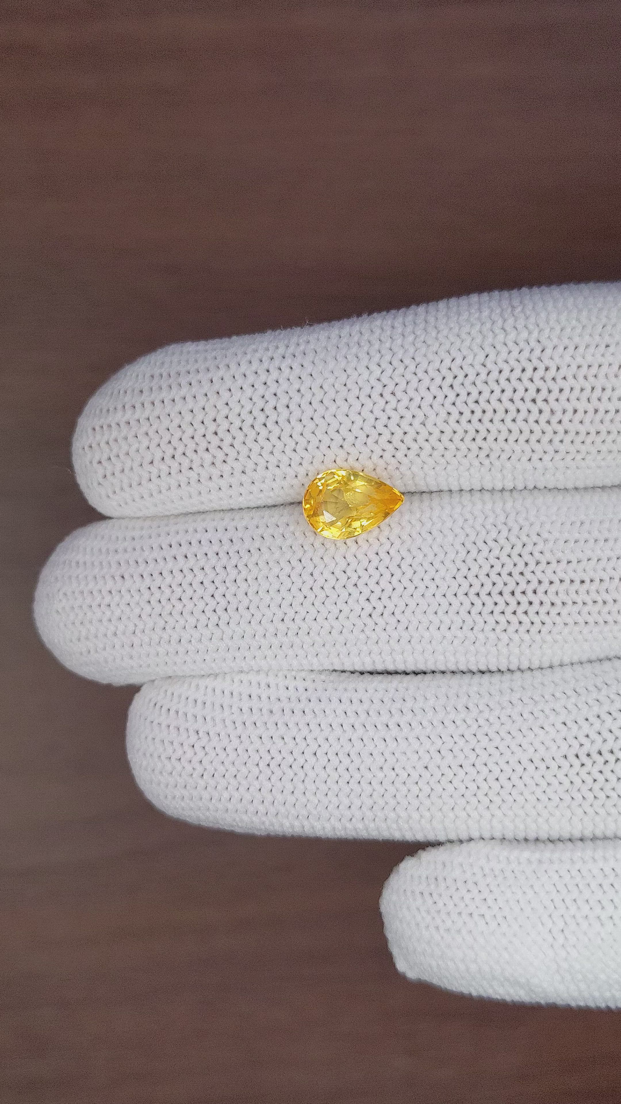 2.57 Ct. Yellow Sapphire from Ceylon (Sri Lanka) Size Video