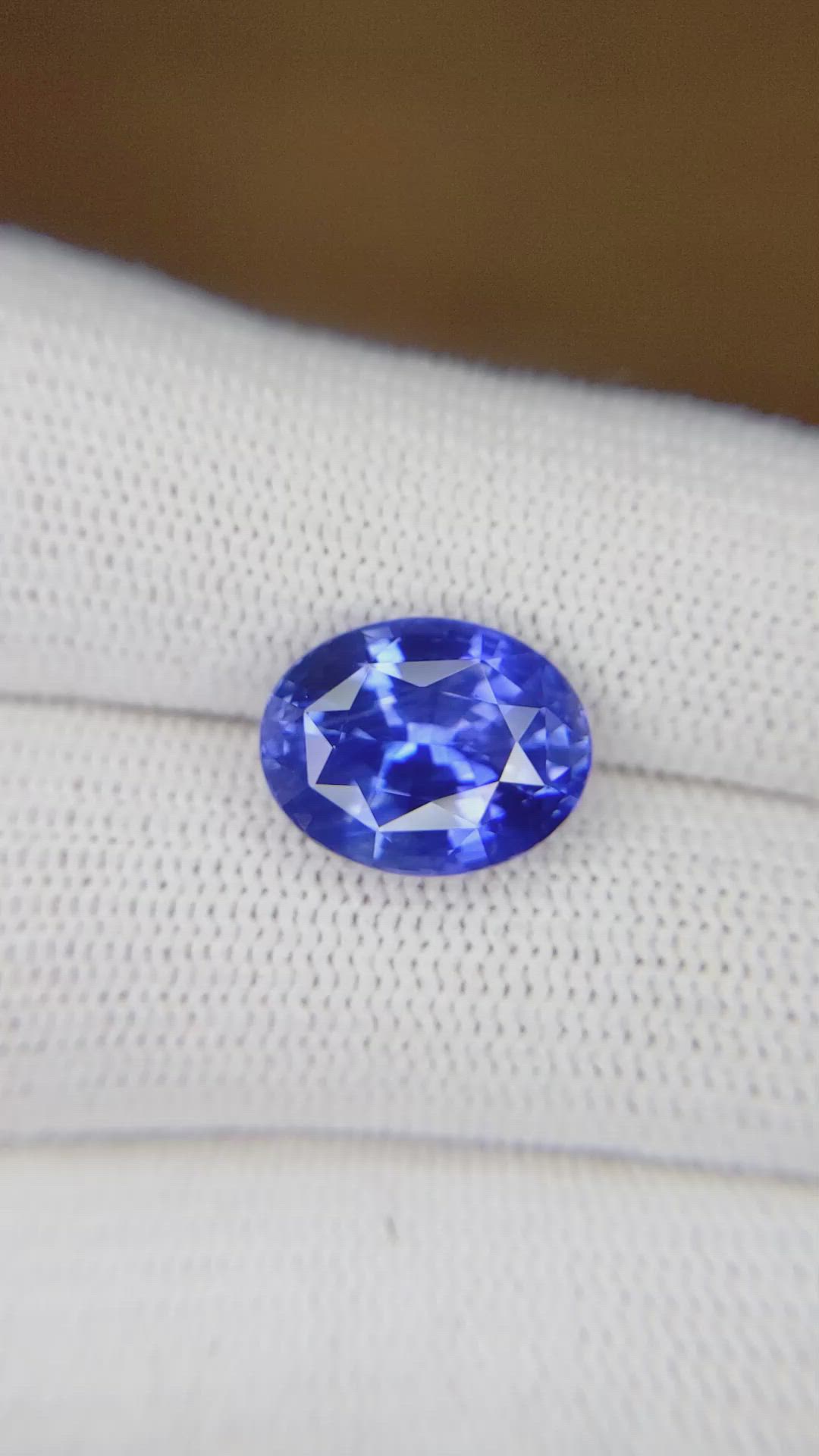 6.96 Ct. Blue Sapphire from Ceylon (Sri Lanka) Size Video