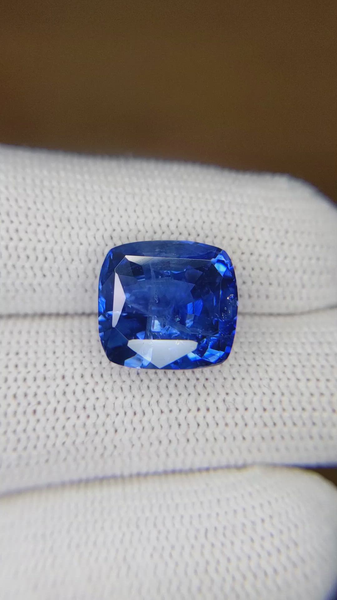 9.08 Ct. Blue Sapphire from Ceylon (Sri Lanka) Size Video