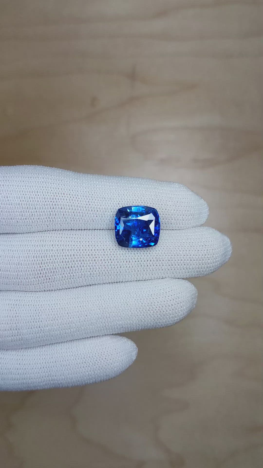 9.08 Ct. Blue Sapphire from Ceylon (Sri Lanka) Size Video