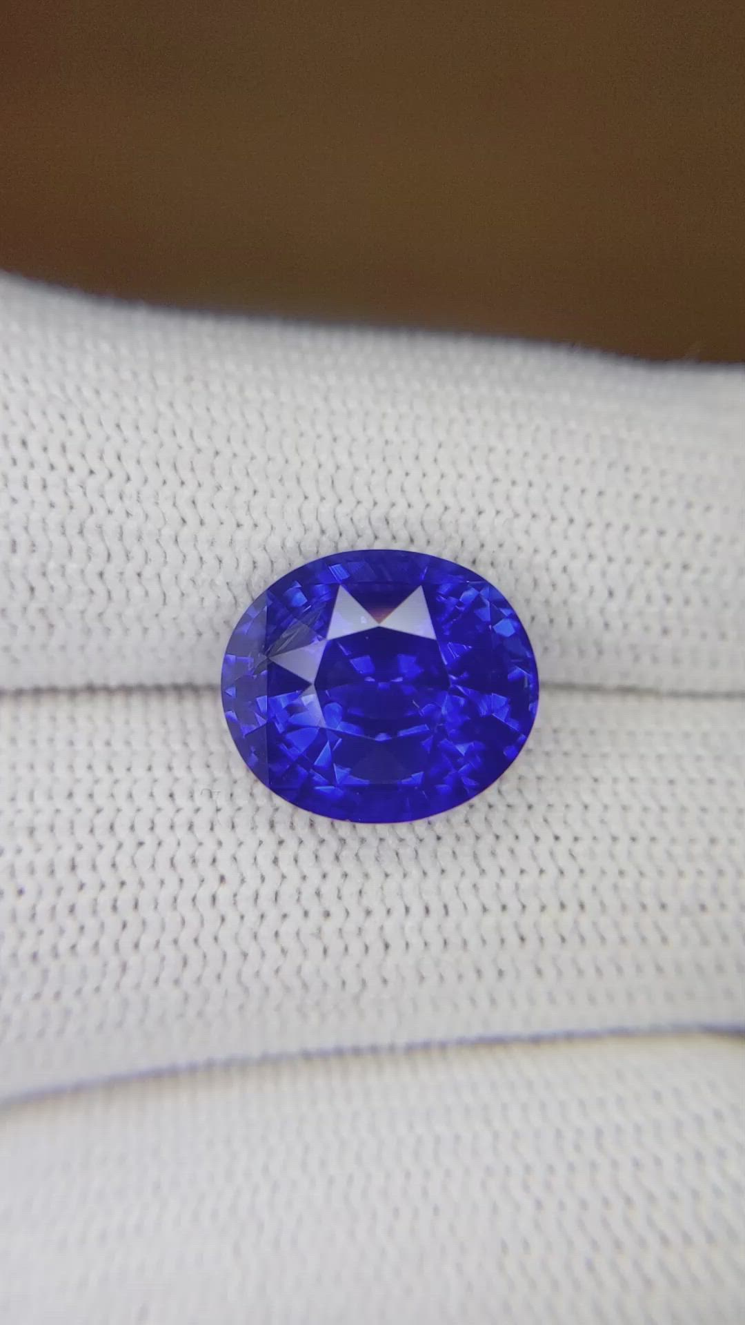 7.94 Ct. Blue Sapphire from Ceylon (Sri Lanka) Size Video