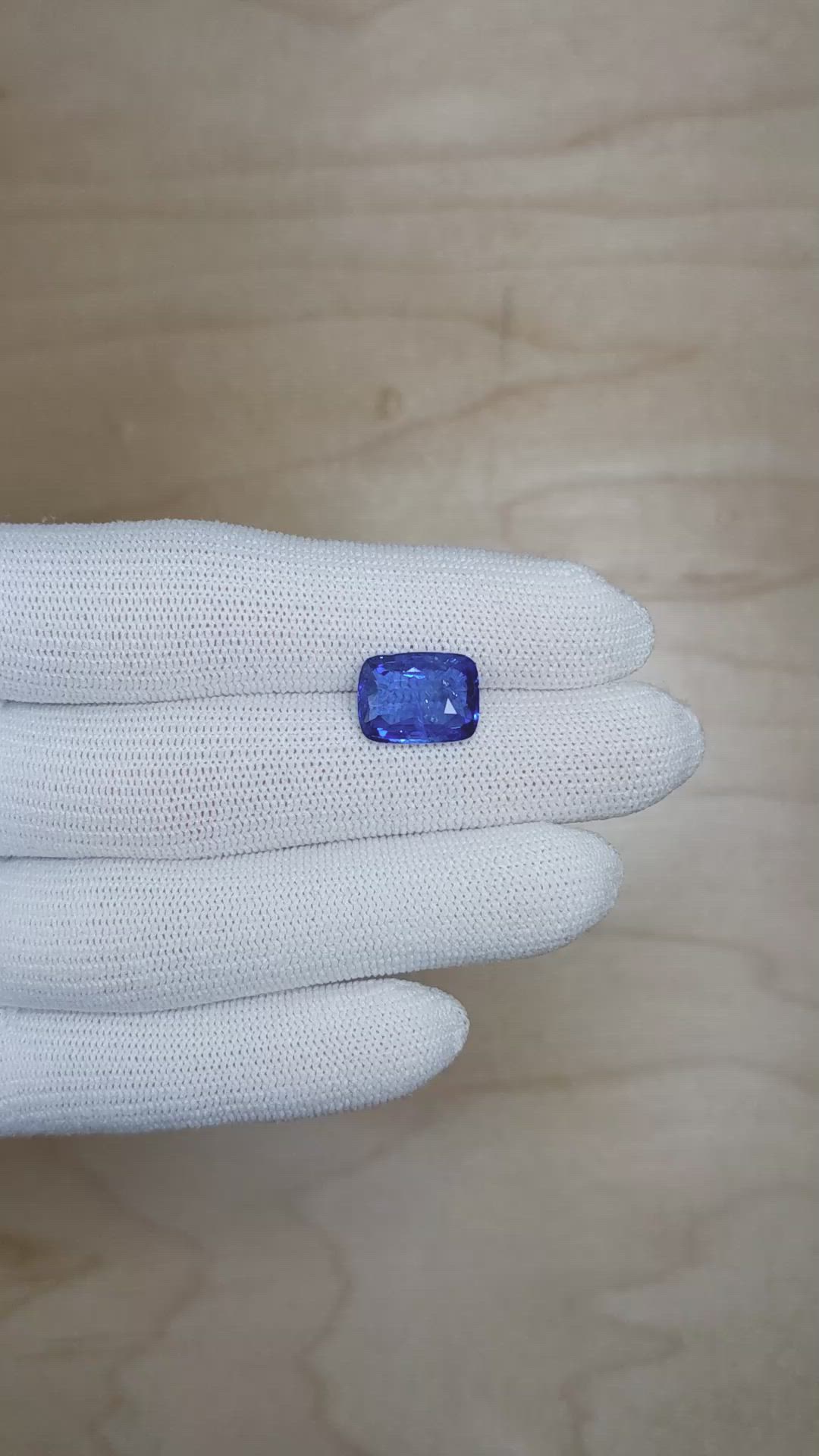 7.25 Ct. Blue Sapphire from Ceylon (Sri Lanka) Size Video