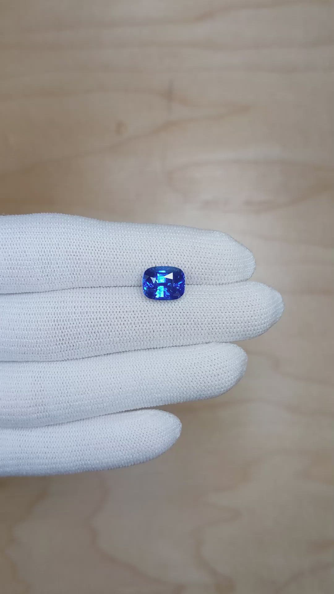 5.14 Ct. Blue Sapphire from Ceylon (Sri Lanka) Size Video