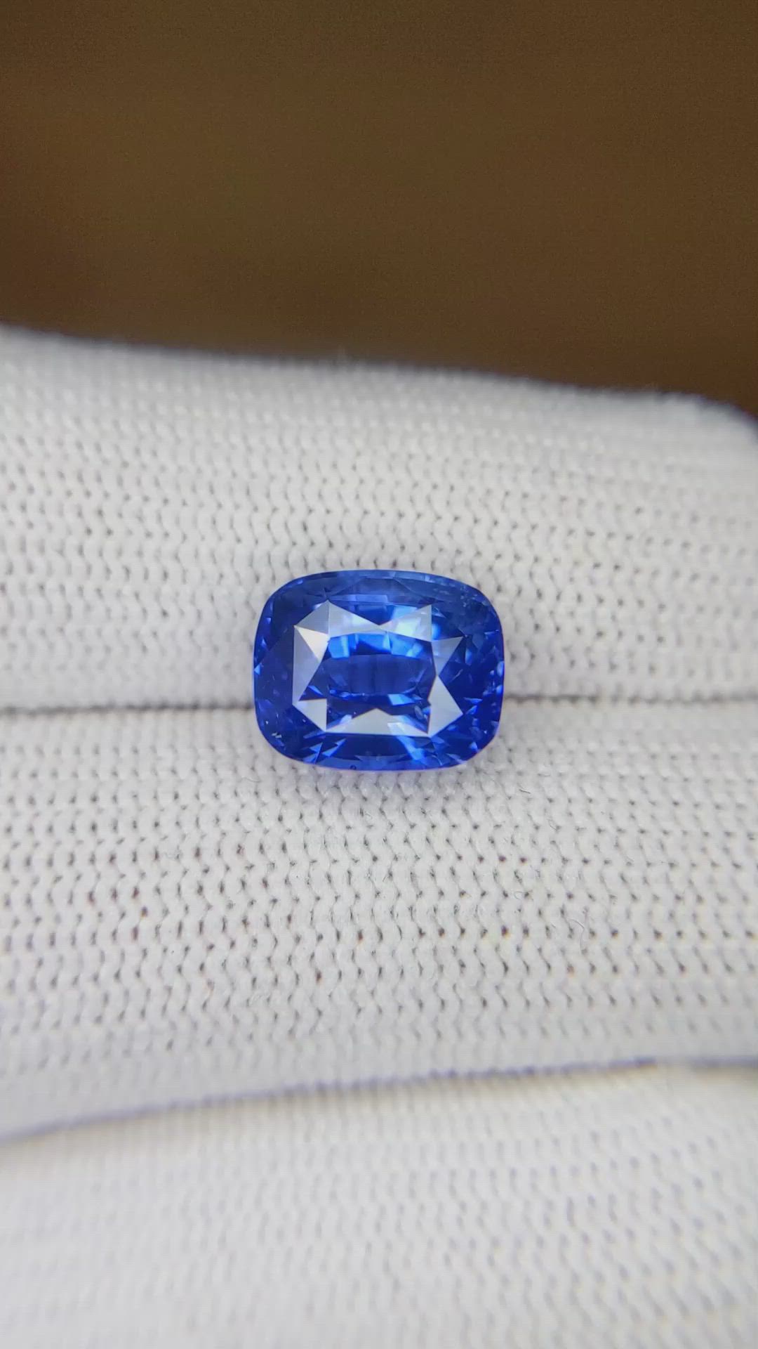 5.14 Ct. Blue Sapphire from Ceylon (Sri Lanka) Size Video