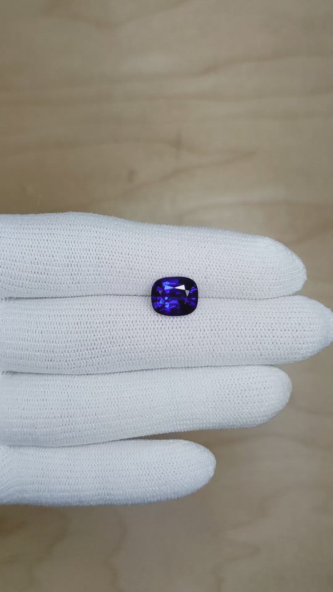 4.03 Ct. Blue Sapphire from Ceylon (Sri Lanka) Size Video