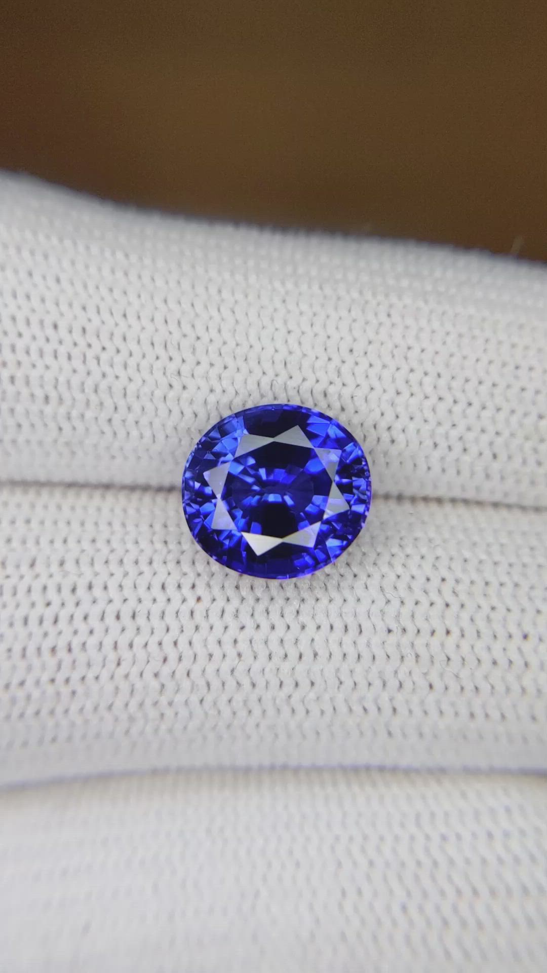 4.85 Ct. Blue Sapphire from Ceylon (Sri Lanka) Size Video