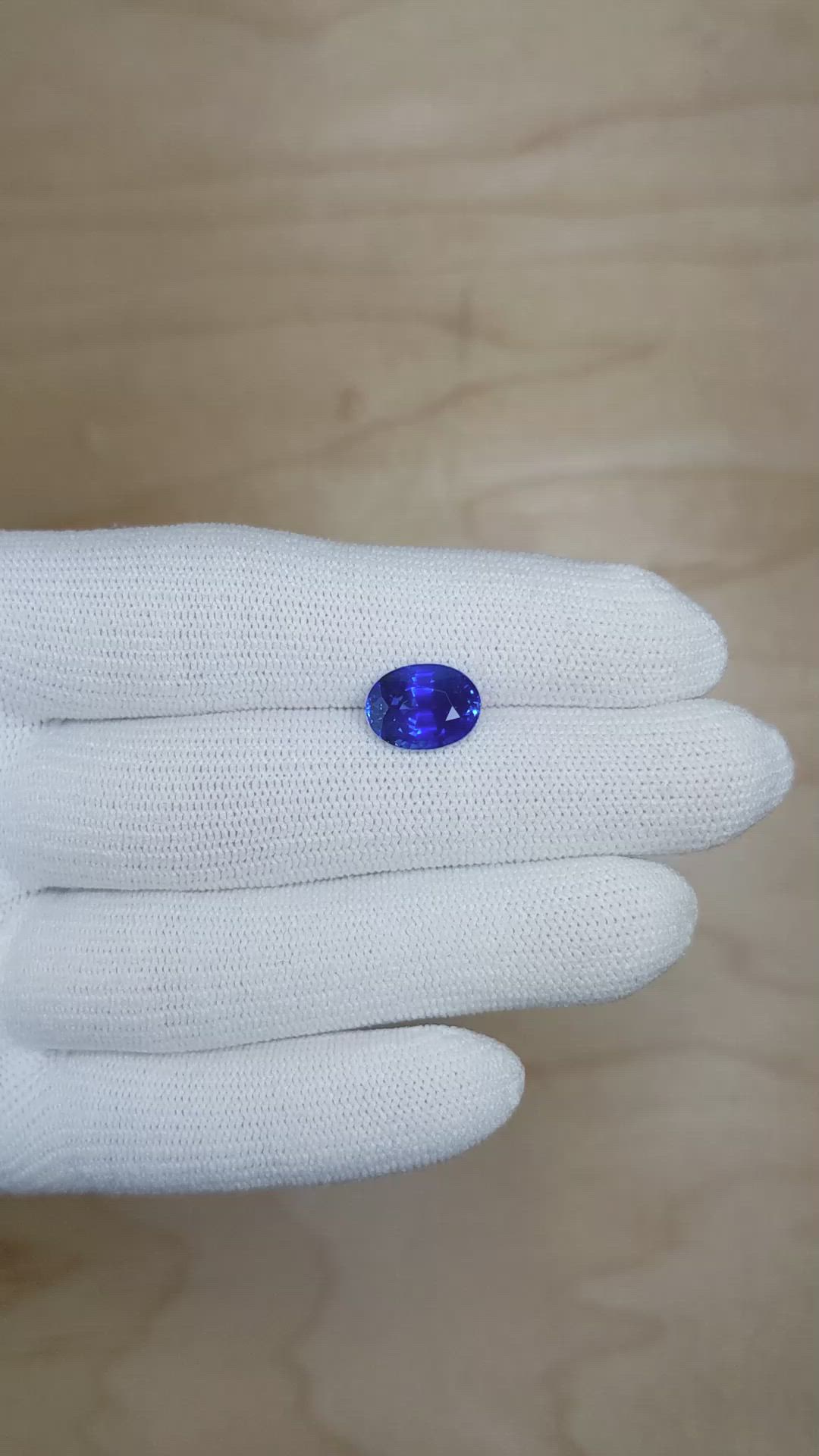 4.04 Ct. Blue Sapphire from Ceylon (Sri Lanka) Size Video