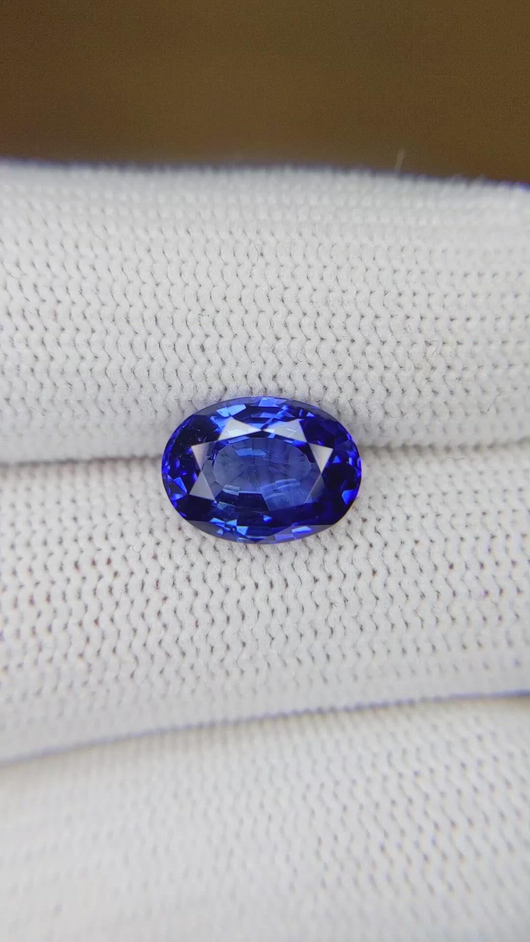 3.27 Ct. Blue Sapphire from Ceylon (Sri Lanka) Size Video