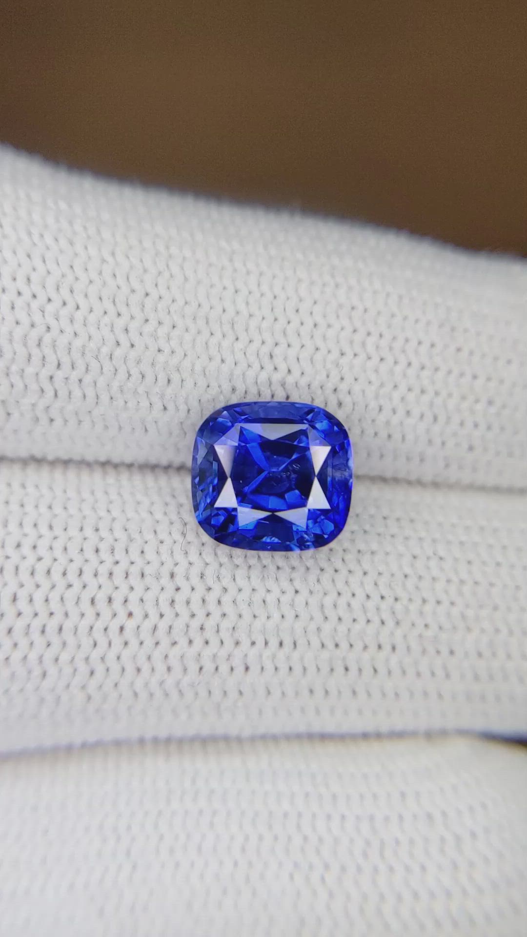 3.70 Ct. Blue Sapphire from Ceylon (Sri Lanka) Size Video