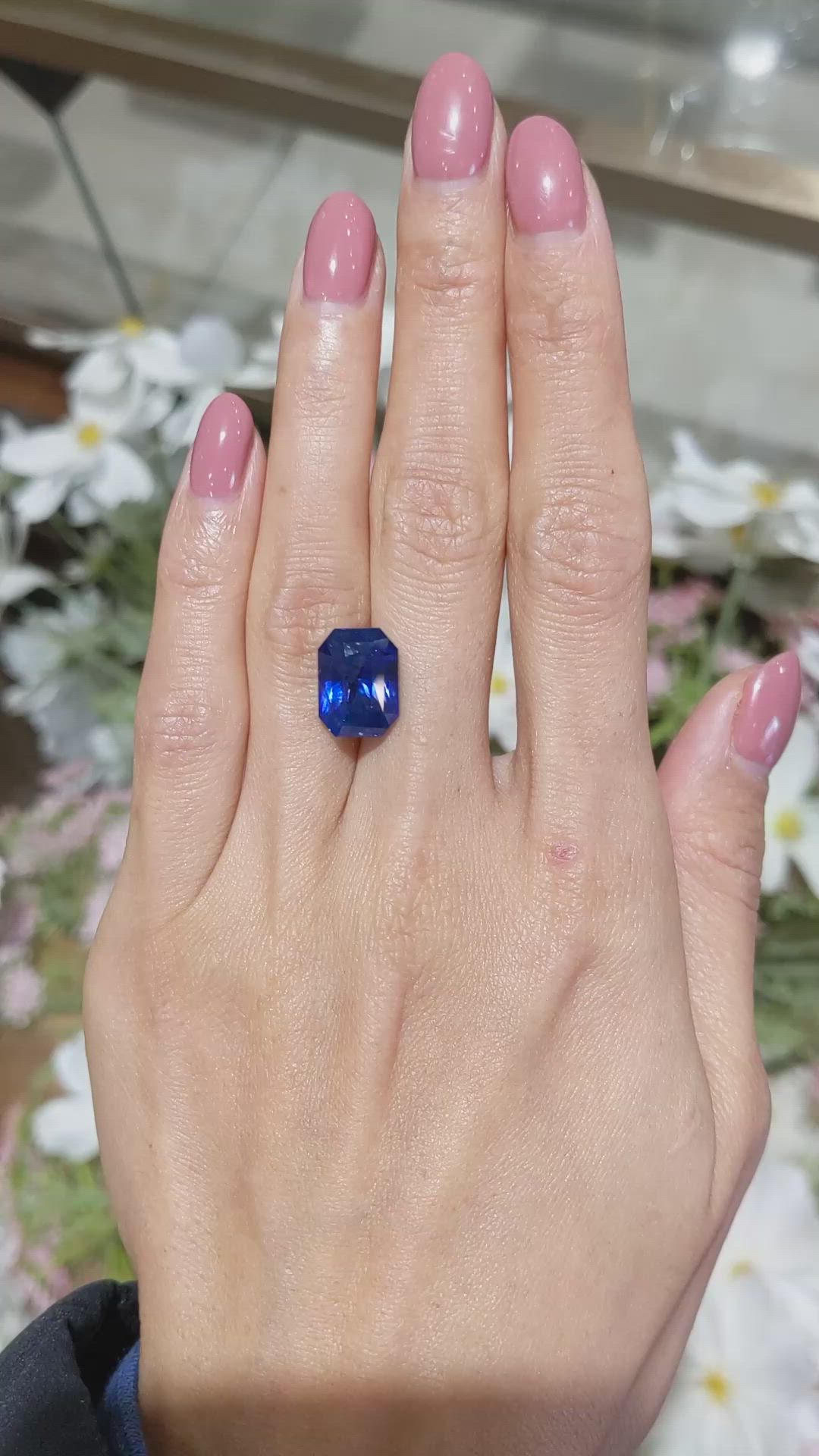 9.08 Ct. Blue Sapphire from Ceylon (Sri Lanka) Size Video