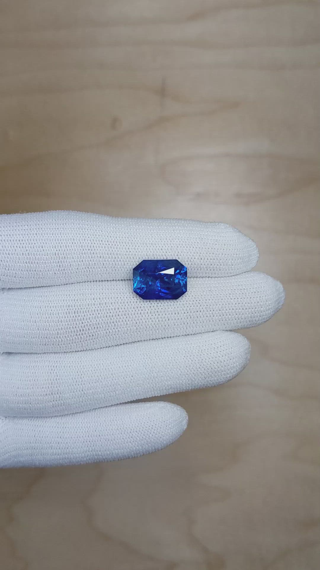 9.08 Ct. Blue Sapphire from Ceylon (Sri Lanka) Size Video