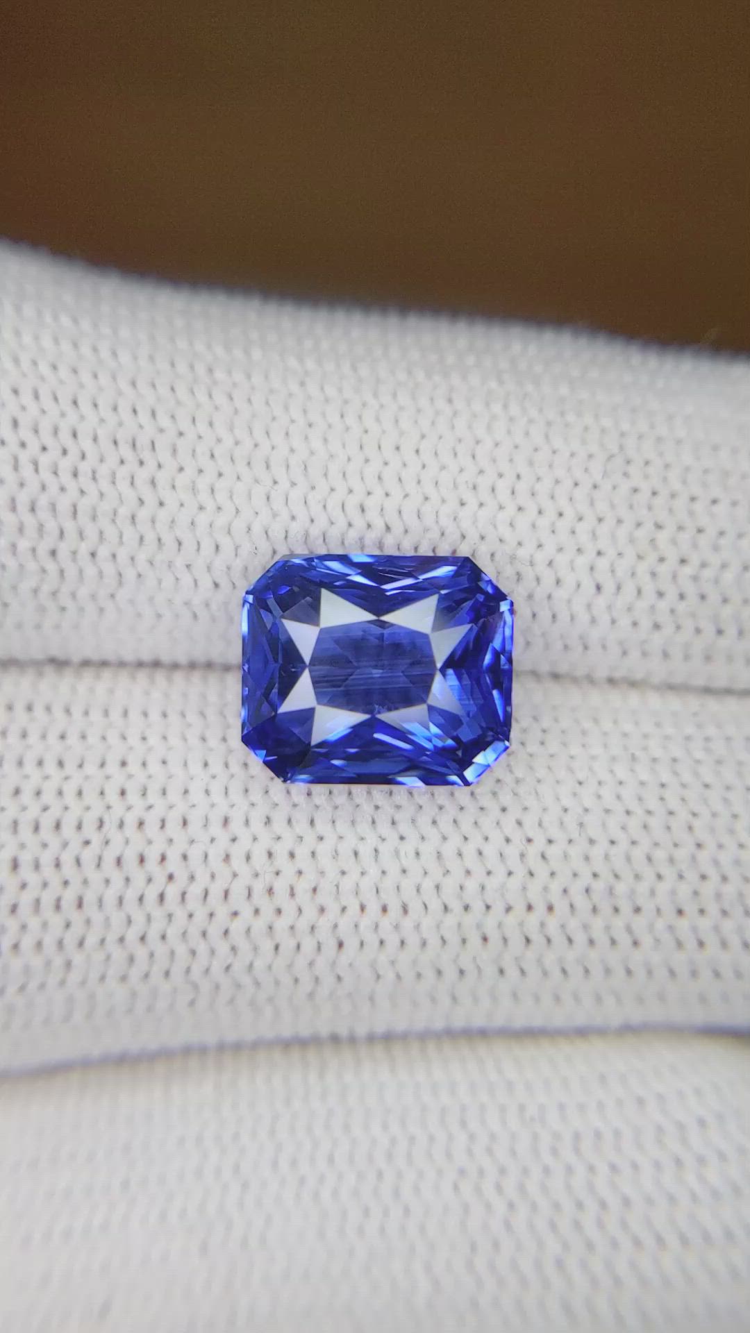 6.52 Ct. Blue Sapphire from Ceylon (Sri Lanka) Size Video