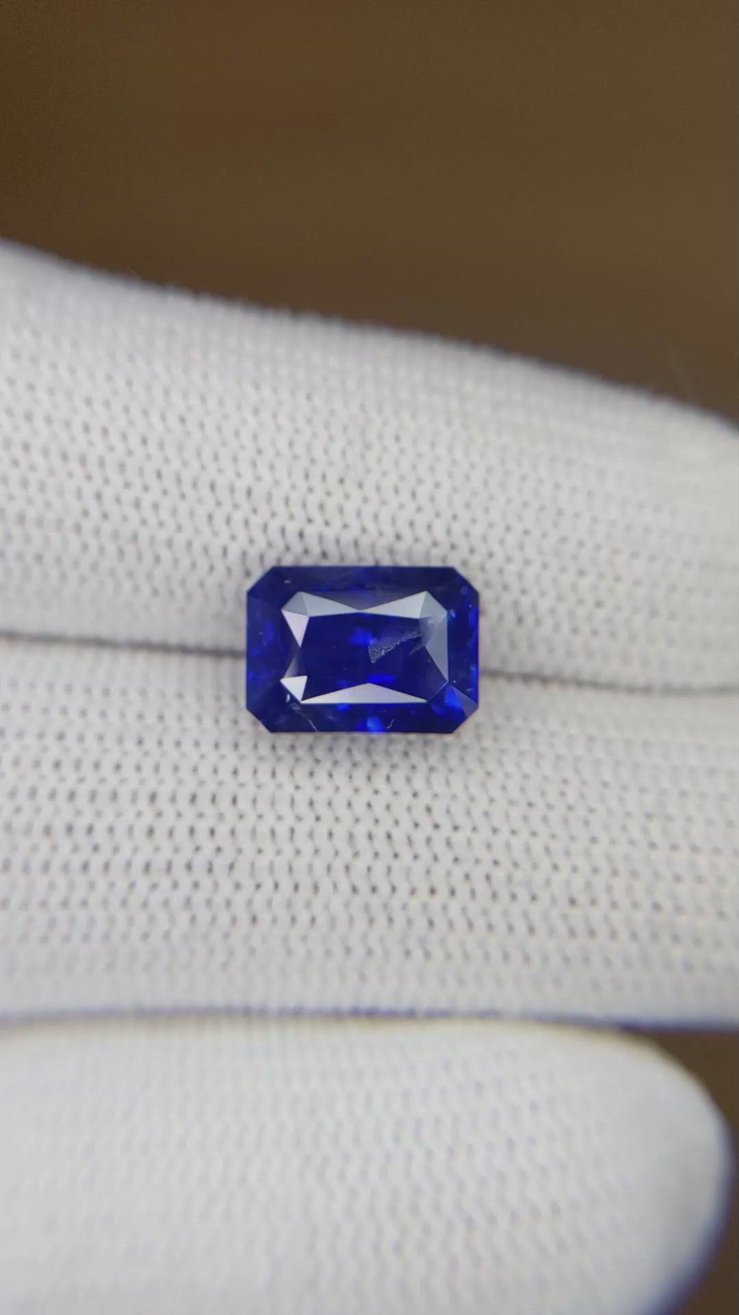 4.07 Ct. Blue Sapphire from Ceylon (Sri Lanka) Size Video