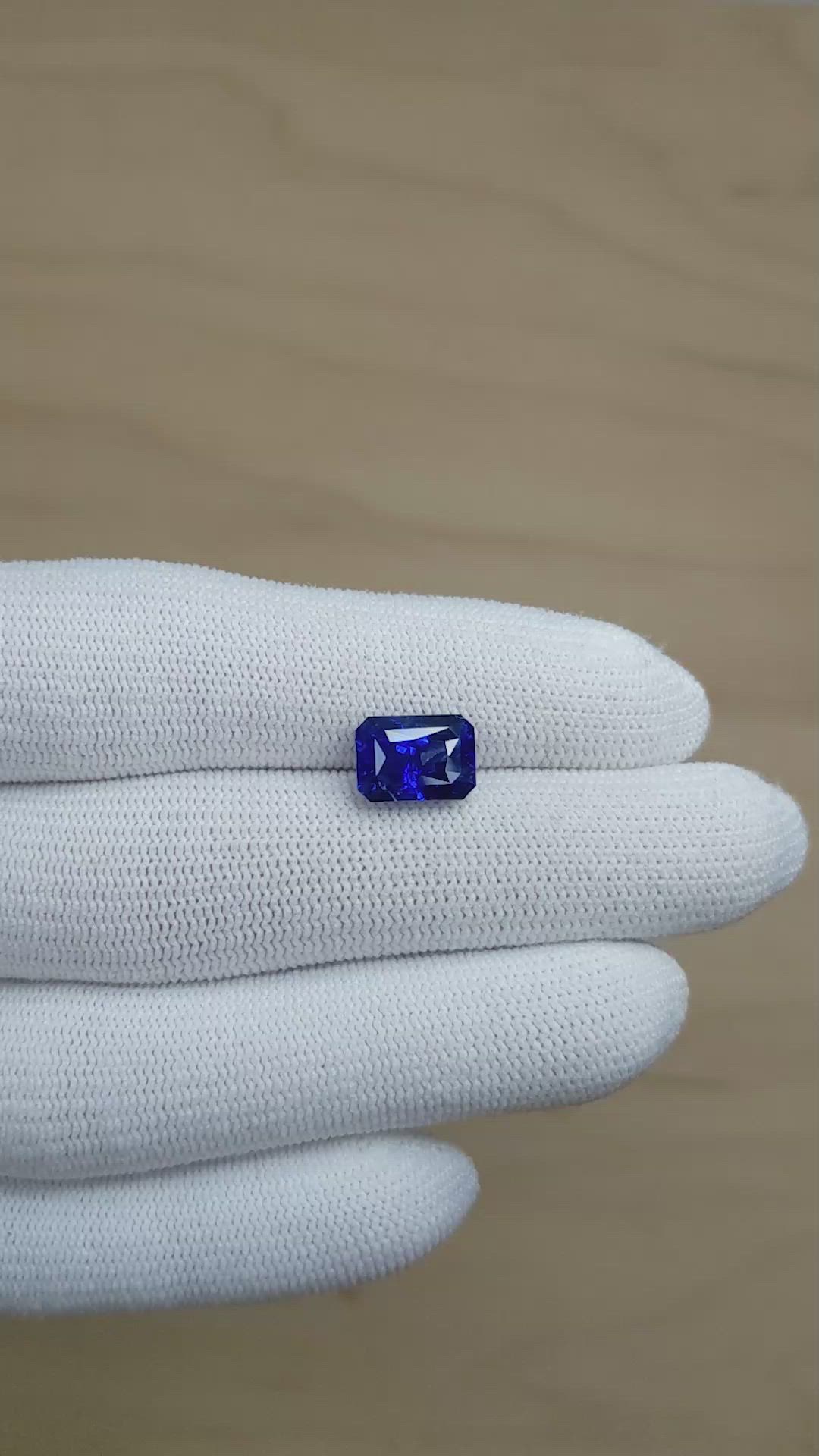4.07 Ct. Blue Sapphire from Ceylon (Sri Lanka) Size Video