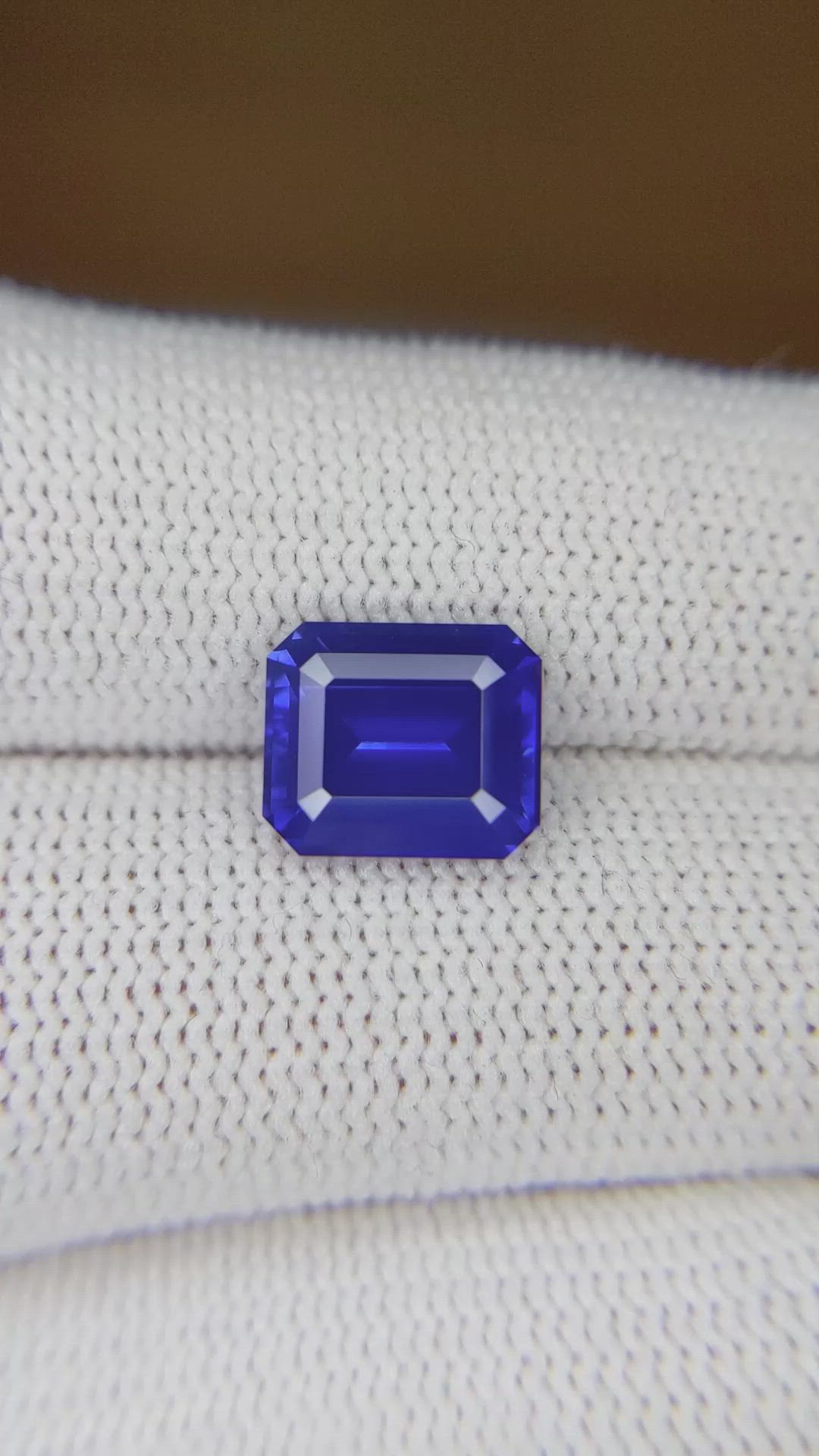 3.70 Ct. Blue Sapphire from Ceylon (Sri Lanka) Size Video