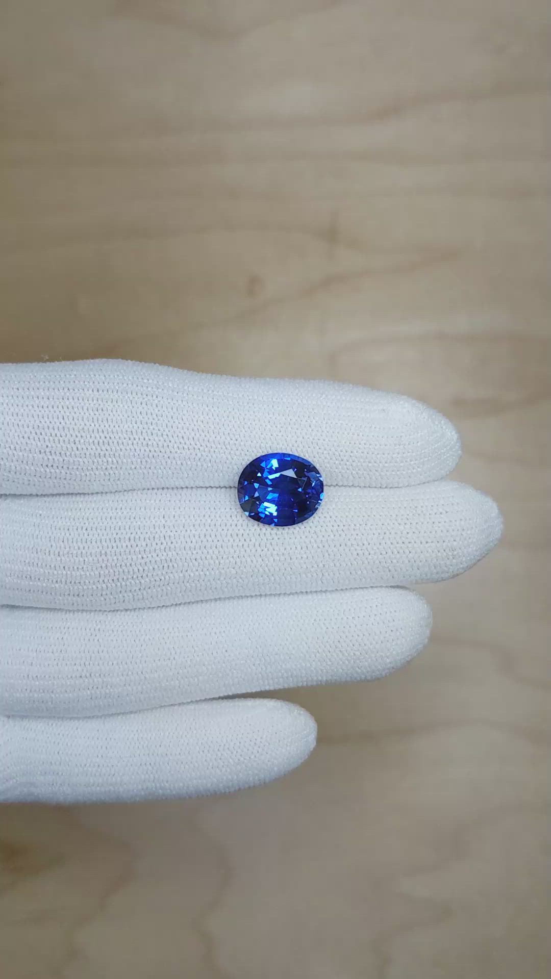 5.76 Ct. Blue Sapphire from Ceylon (Sri Lanka) Size Video