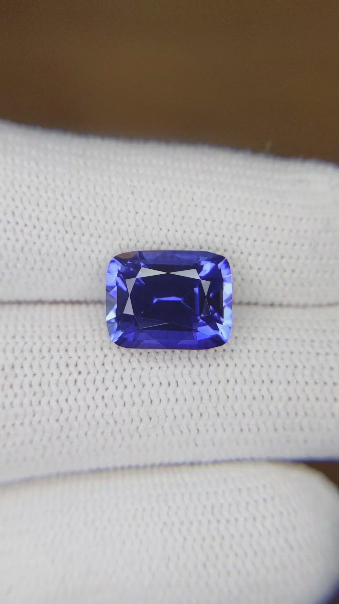 5.32 Ct. Blue Sapphire from Ceylon (Sri Lanka) Size Video