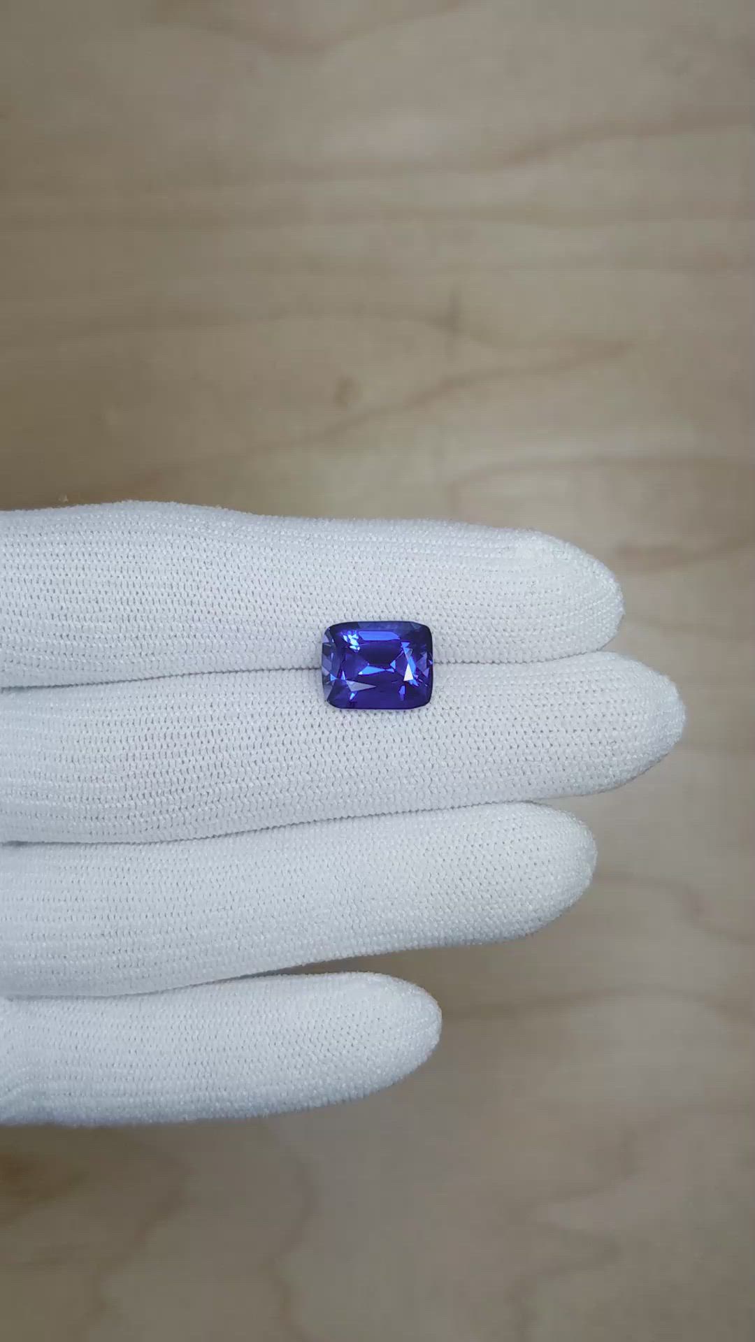 5.32 Ct. Blue Sapphire from Ceylon (Sri Lanka) Size Video