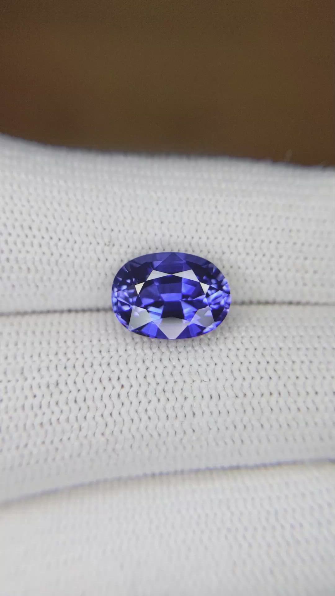 4.10 Ct. Blue Sapphire from Ceylon (Sri Lanka) Size Video