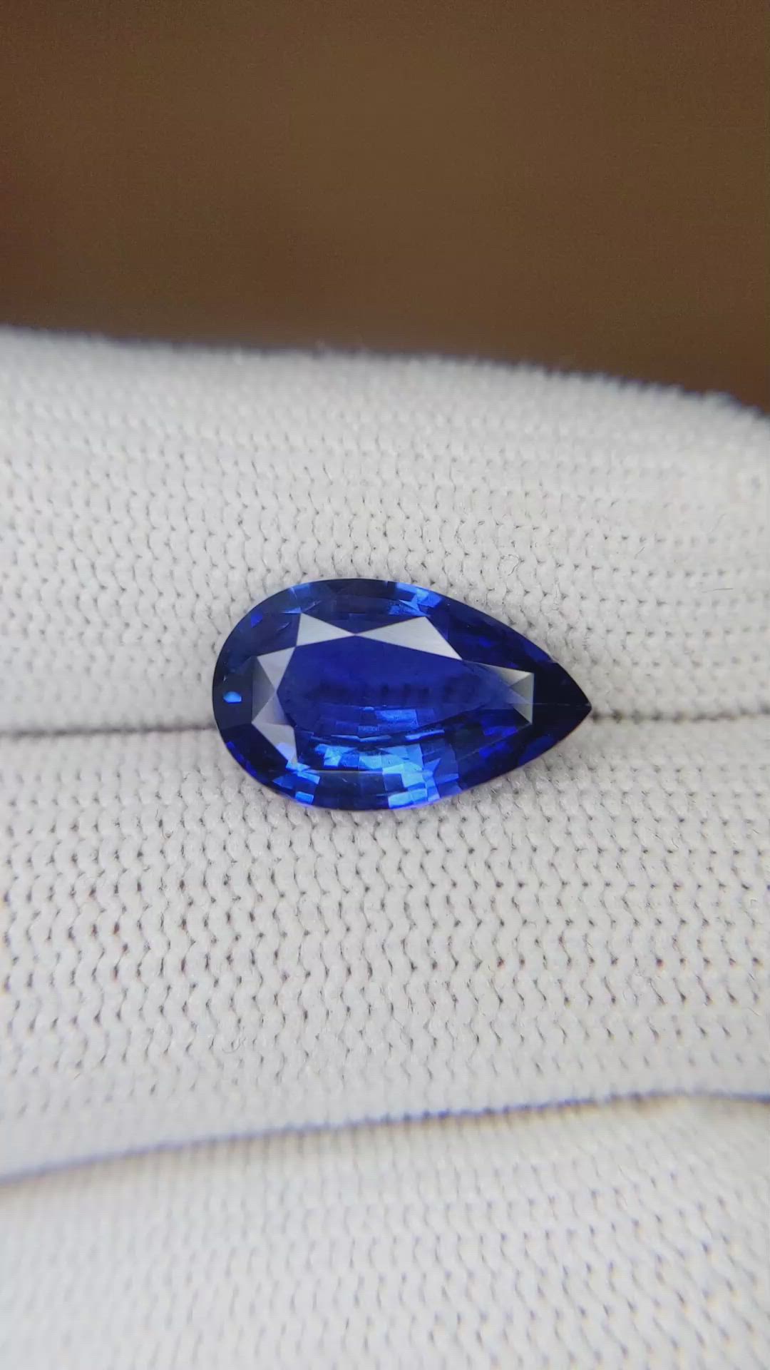 4.43 Ct. Blue Sapphire from Ceylon (Sri Lanka) Size Video