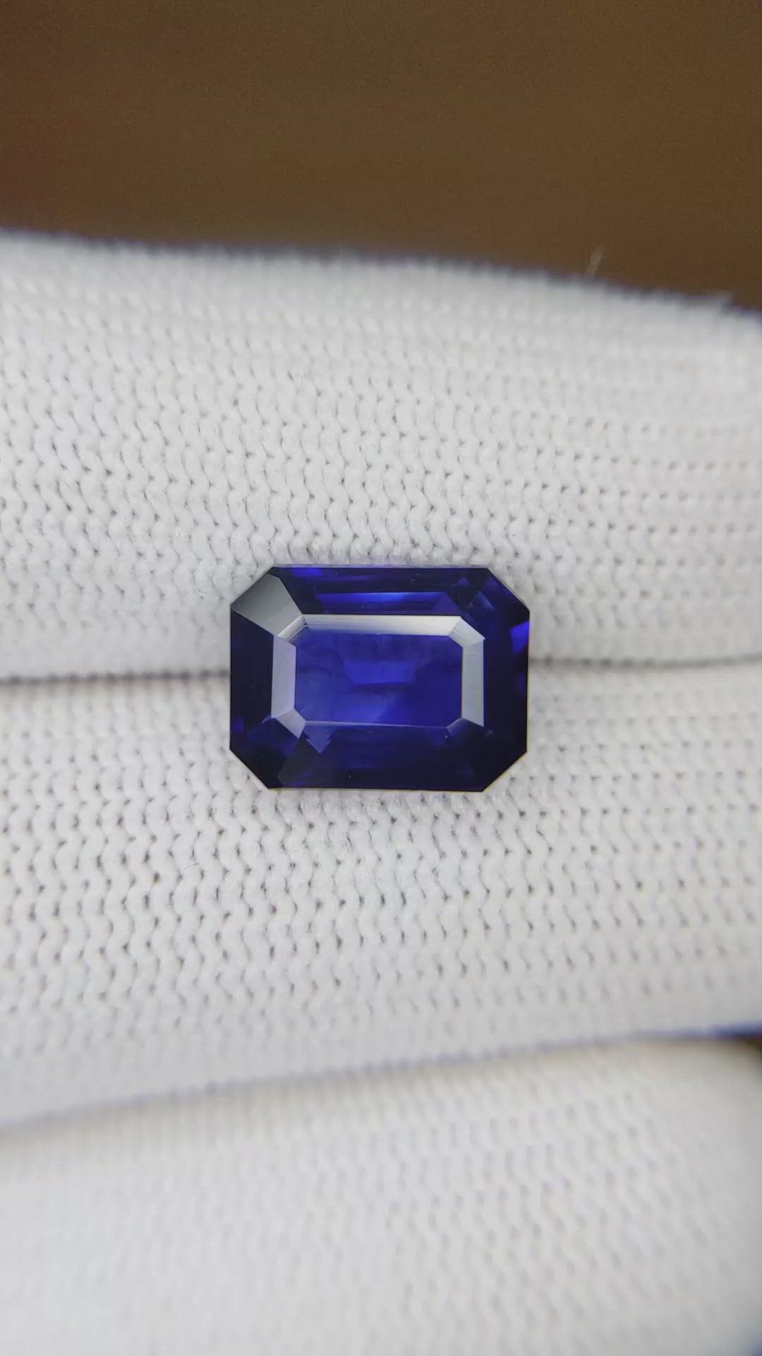 4.29 Ct. Blue Sapphire from Ceylon (Sri Lanka) Size Video