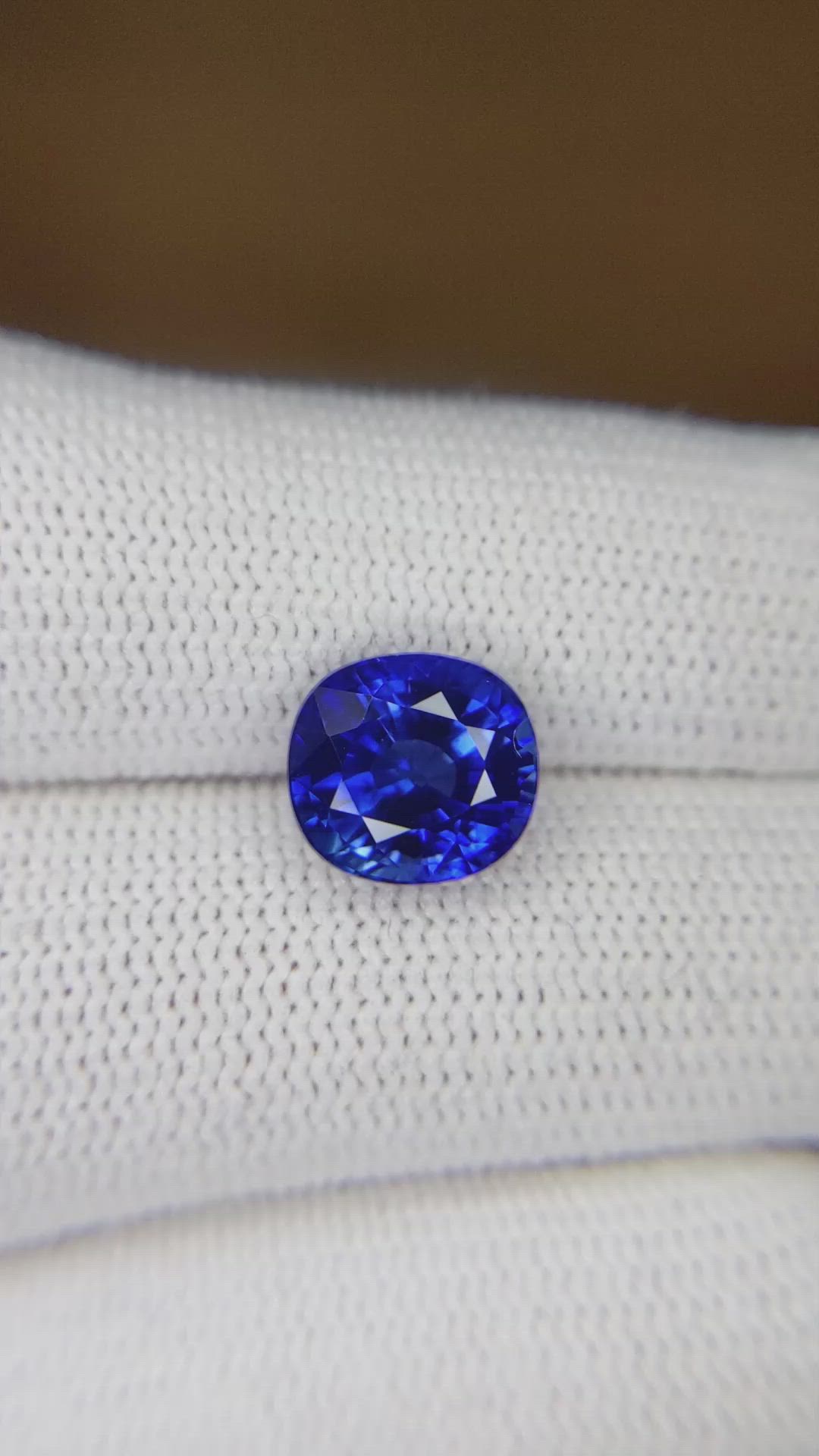 4.30 Ct. Blue Sapphire from Ceylon (Sri Lanka) Size Video