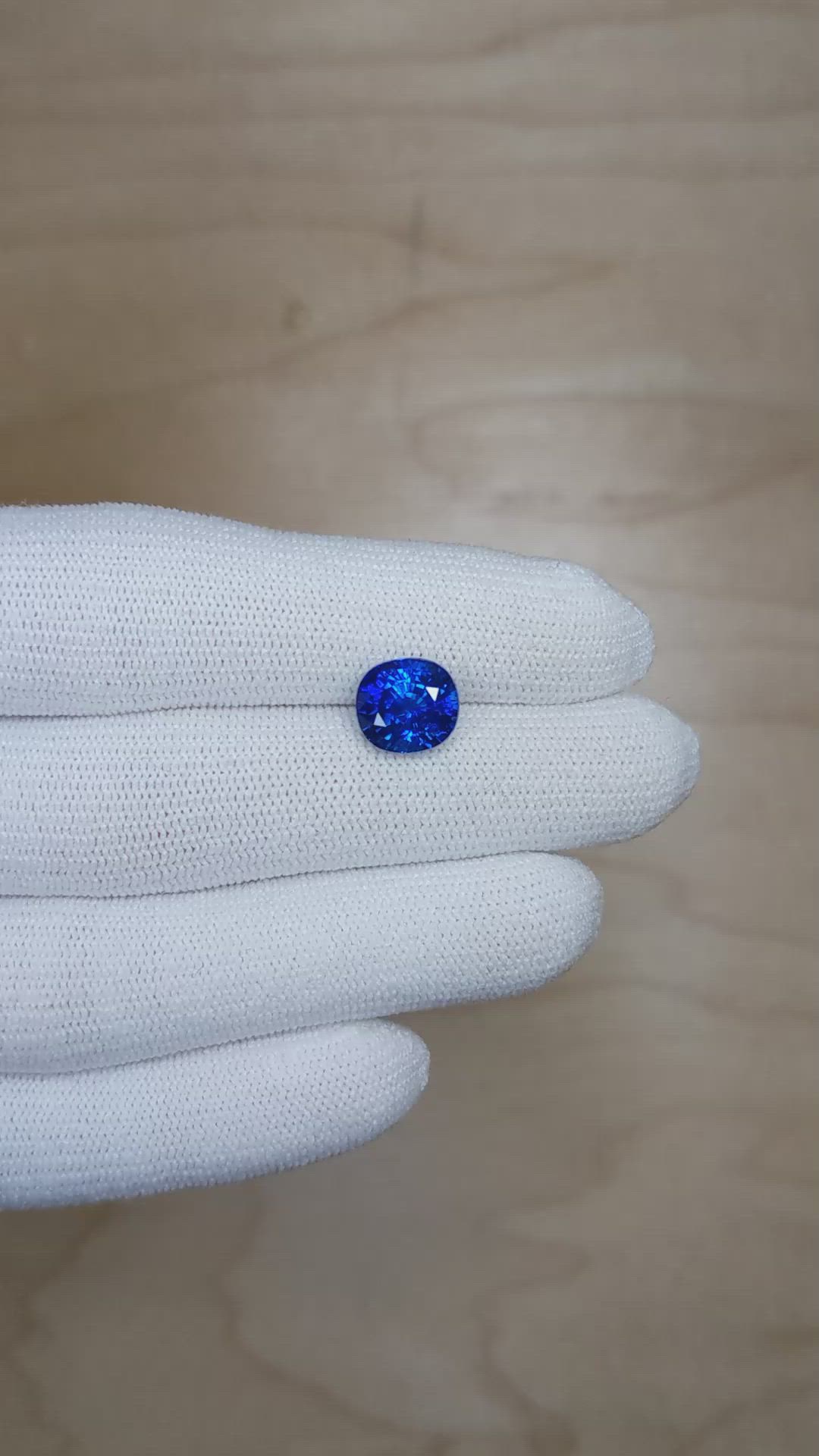 4.30 Ct. Blue Sapphire from Ceylon (Sri Lanka) Size Video