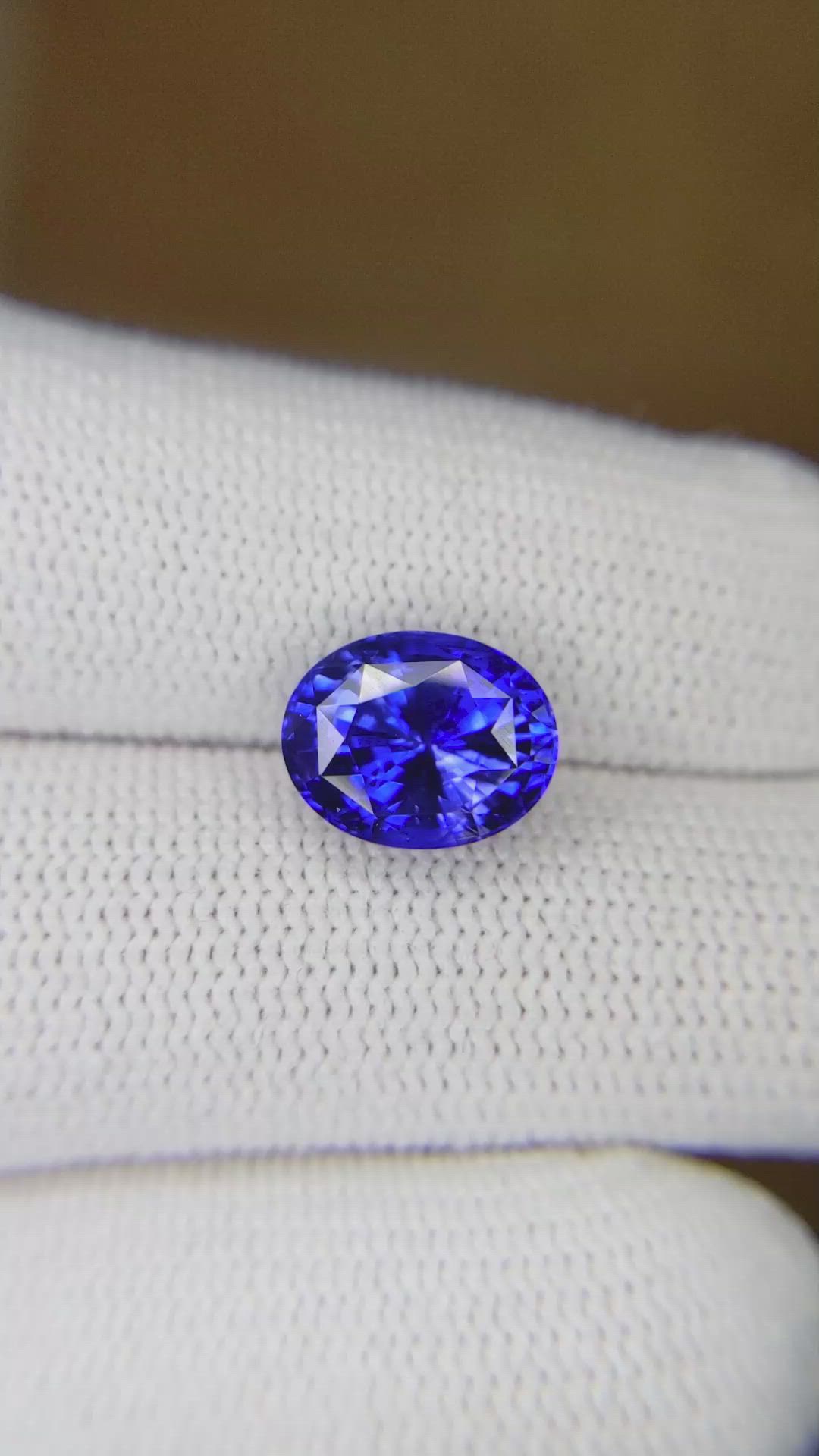 4.19 Ct. Blue Sapphire from Ceylon (Sri Lanka) Size Video