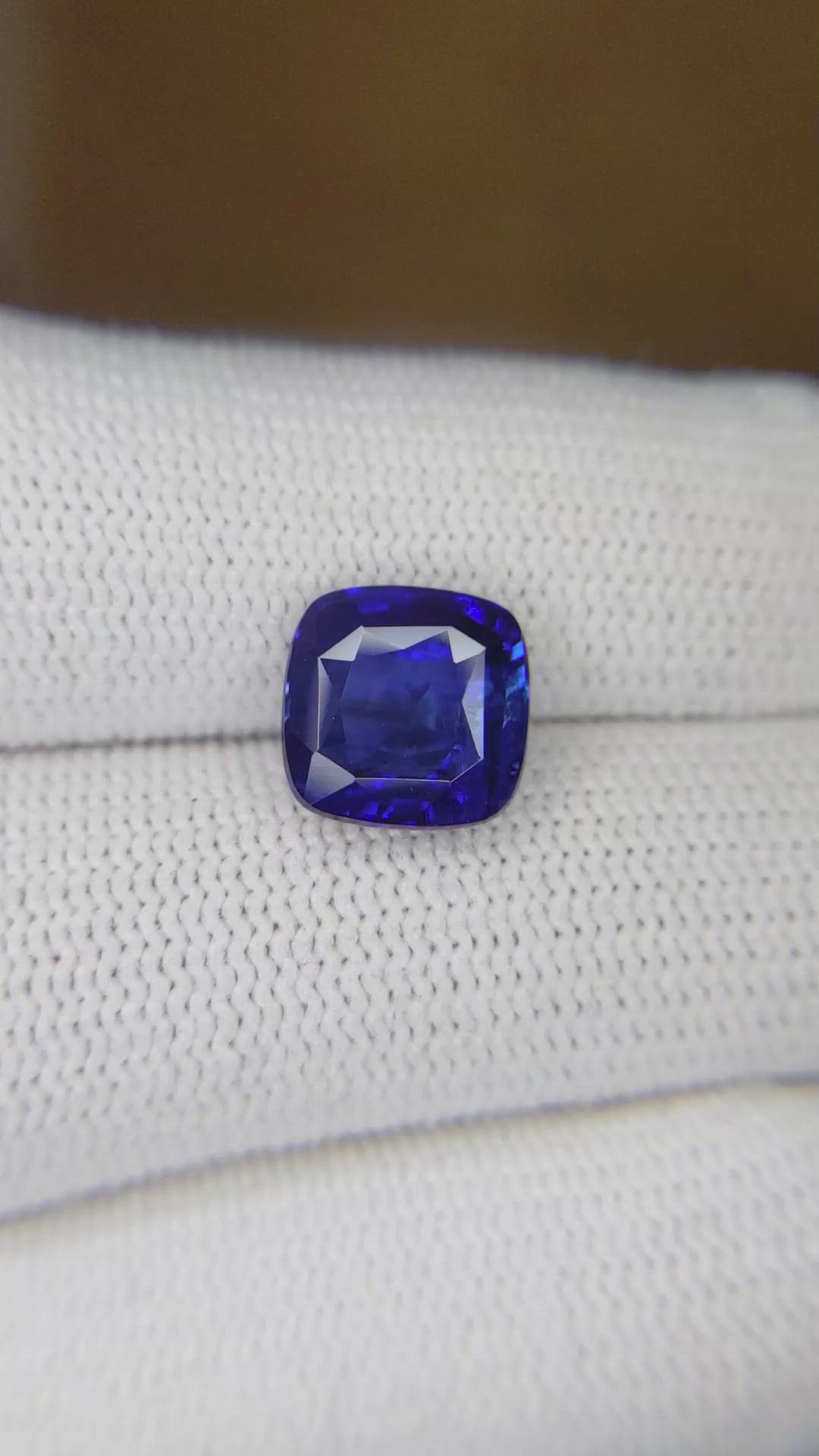 4.18 Ct. Blue Sapphire from Ceylon (Sri Lanka) Size Video