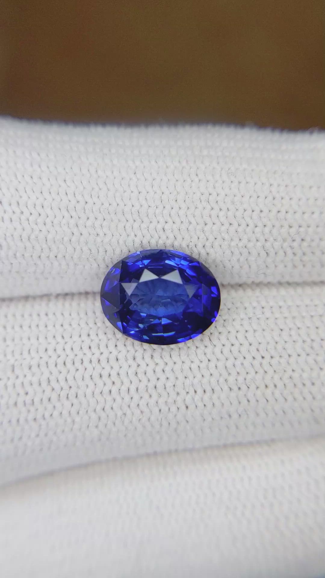 4.14 Ct. Blue Sapphire from Ceylon (Sri Lanka) Size Video