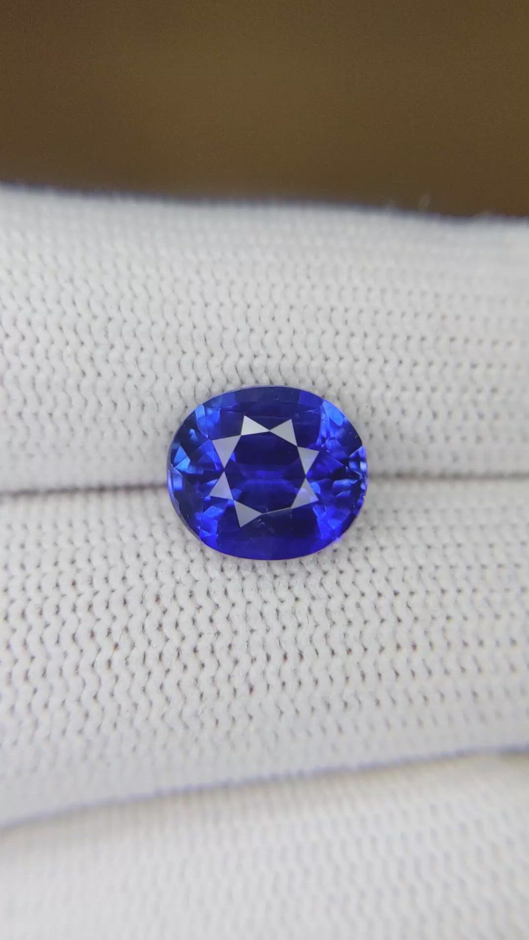 4.12 Ct. Blue Sapphire from Ceylon (Sri Lanka) Size Video
