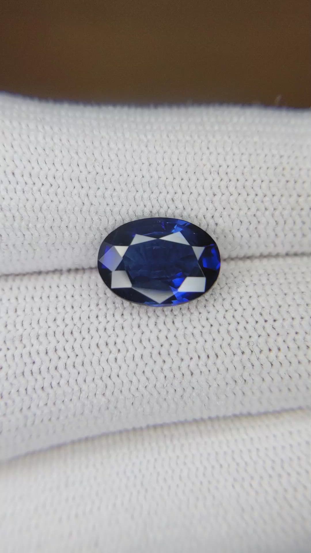 3.70 Ct. Blue Sapphire from Ceylon (Sri Lanka) Size Video