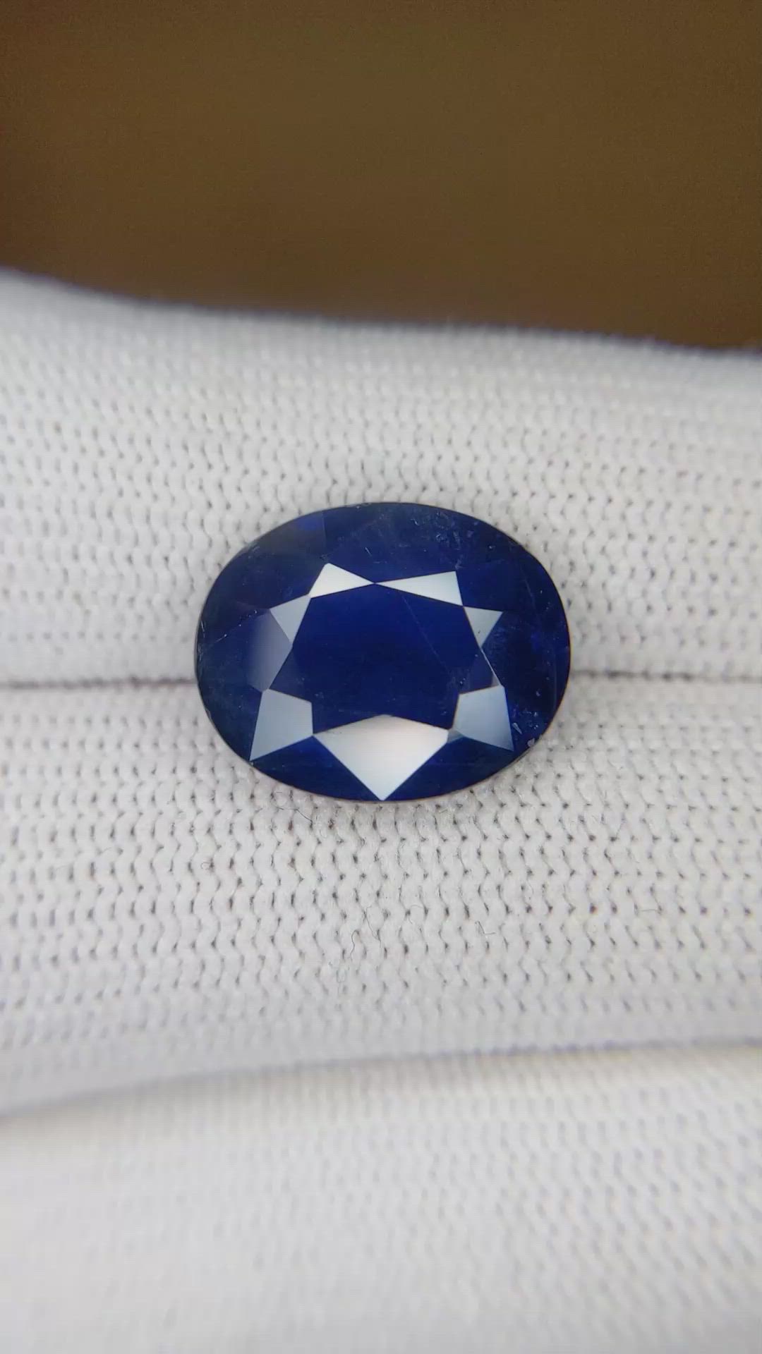 8.69 Ct. Blue Sapphire from Ceylon (Sri Lanka) Size Video