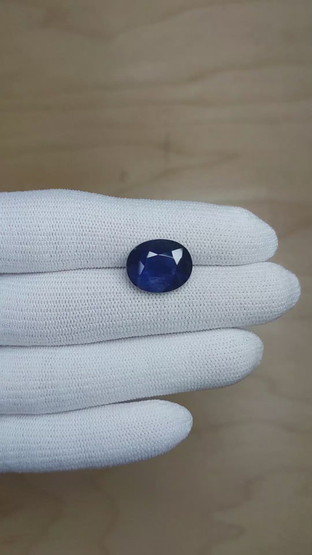 8.69 Ct. Blue Sapphire from Ceylon (Sri Lanka) Size Video