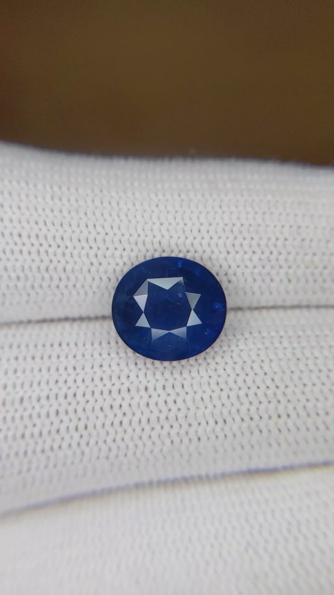 4.90 Ct. Blue Sapphire from Ceylon (Sri Lanka) Size Video