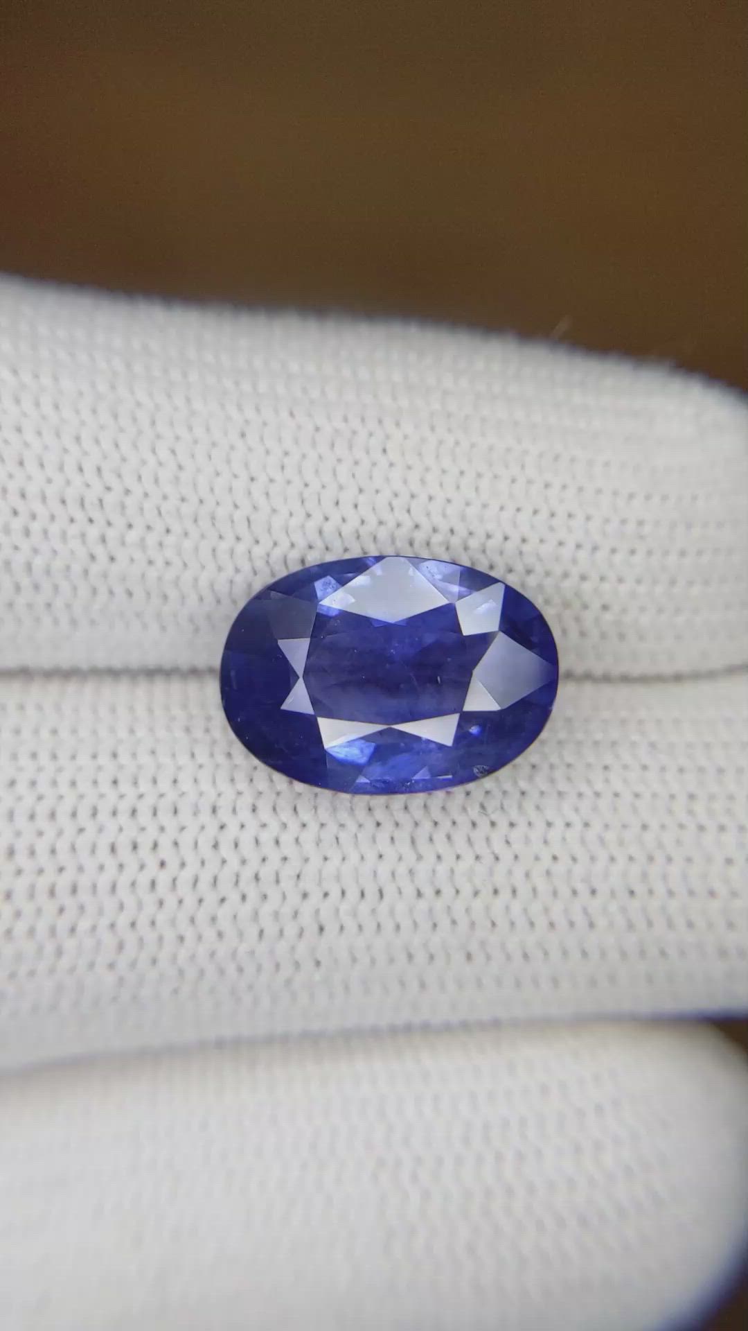 6.27 Ct. Blue Sapphire from Ceylon (Sri Lanka) Size Video