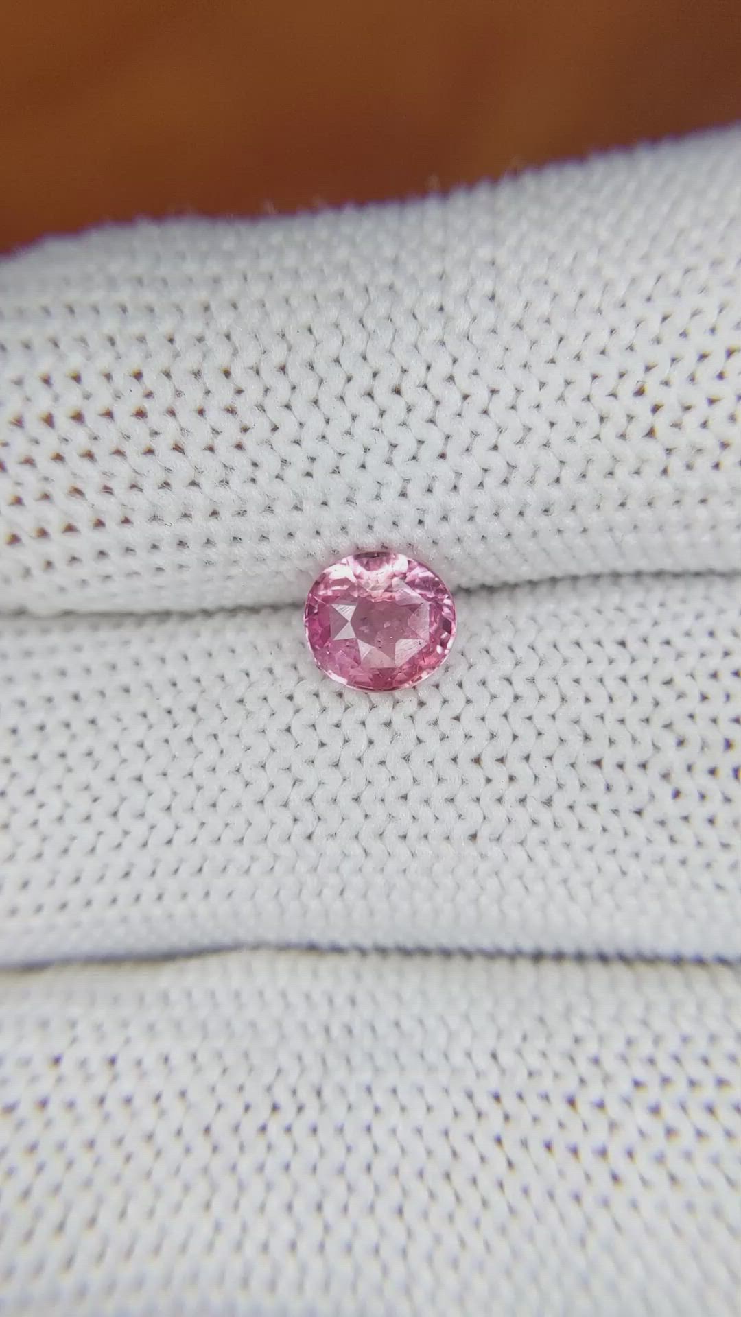 1.04 Ct. Padparadscha Sapphire from Ceylon (Sri Lanka) Size Video
