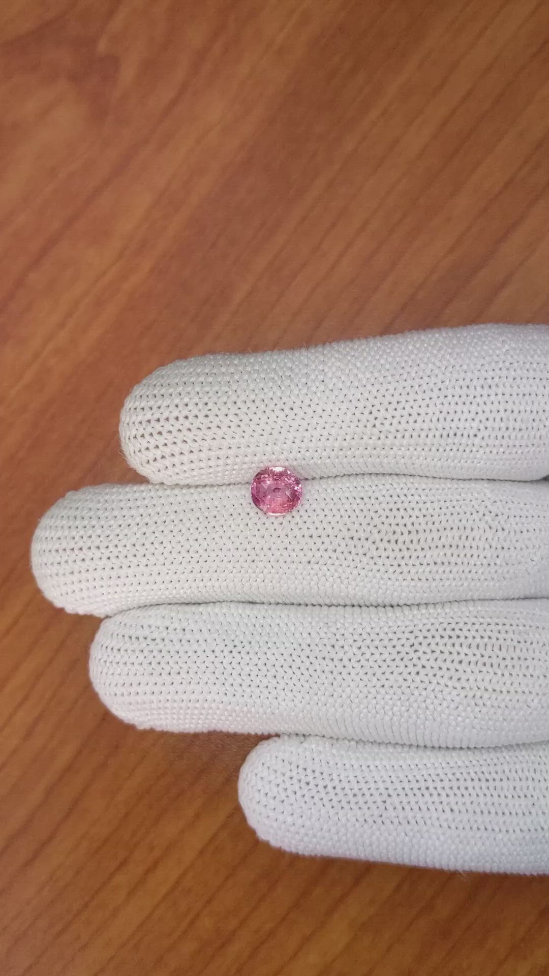 1.04 Ct. Padparadscha Sapphire from Ceylon (Sri Lanka) Size Video