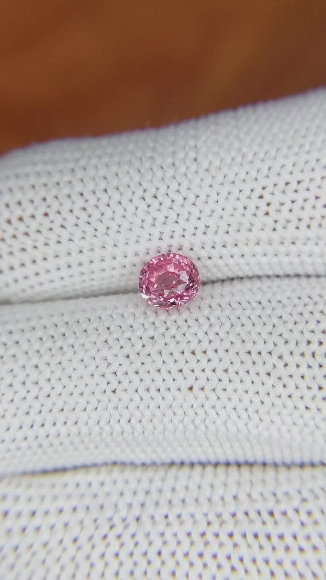 1.06 Ct. Padparadscha Sapphire from Ceylon (Sri Lanka) Size Video