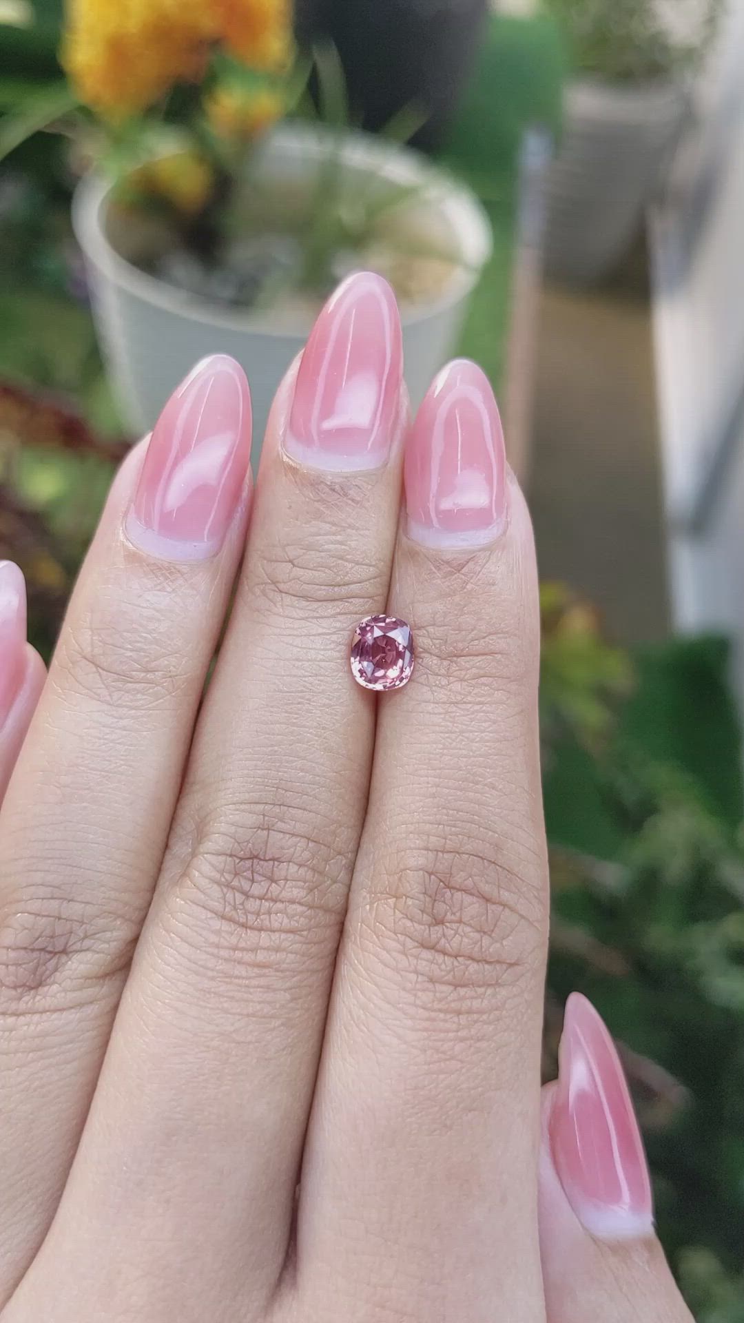 1.11 Ct. Padparadscha Sapphire from Ceylon (Sri Lanka) Size Video