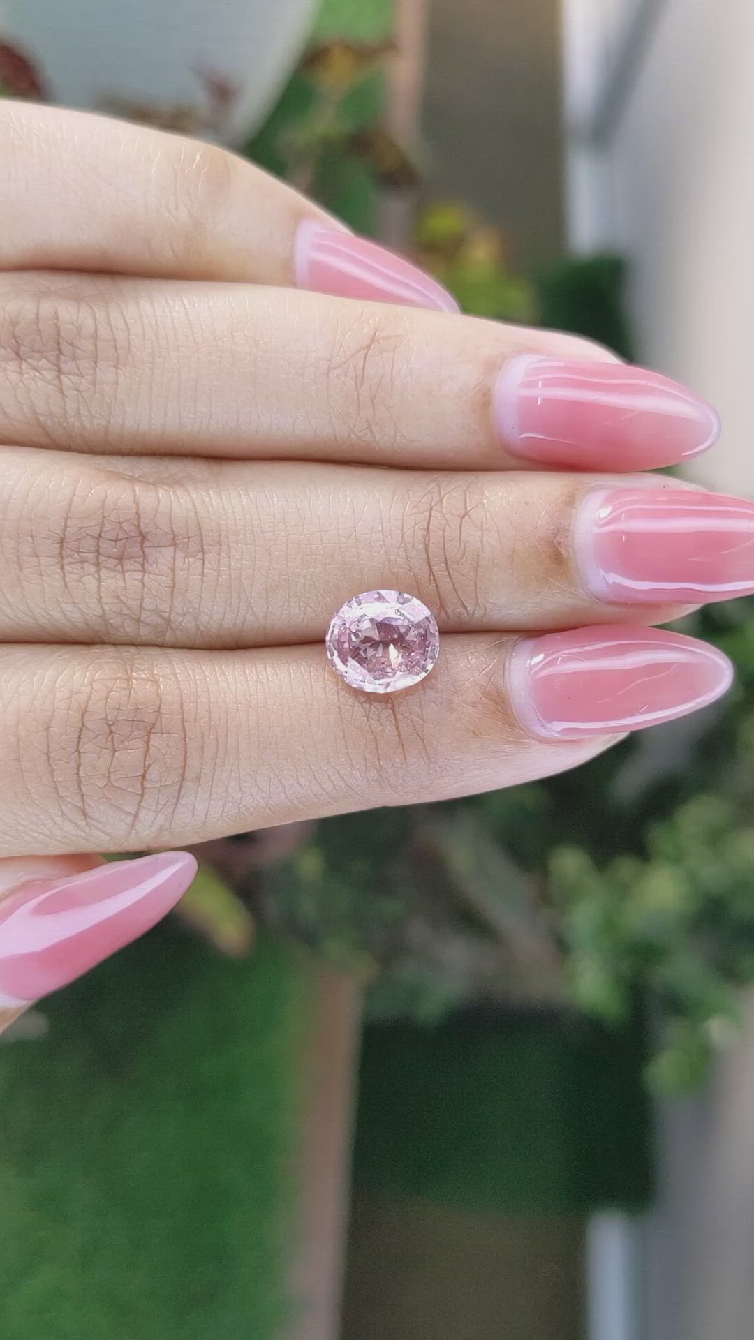 2.55 Ct. Padparadscha Sapphire from Ceylon (Sri Lanka) Size Video