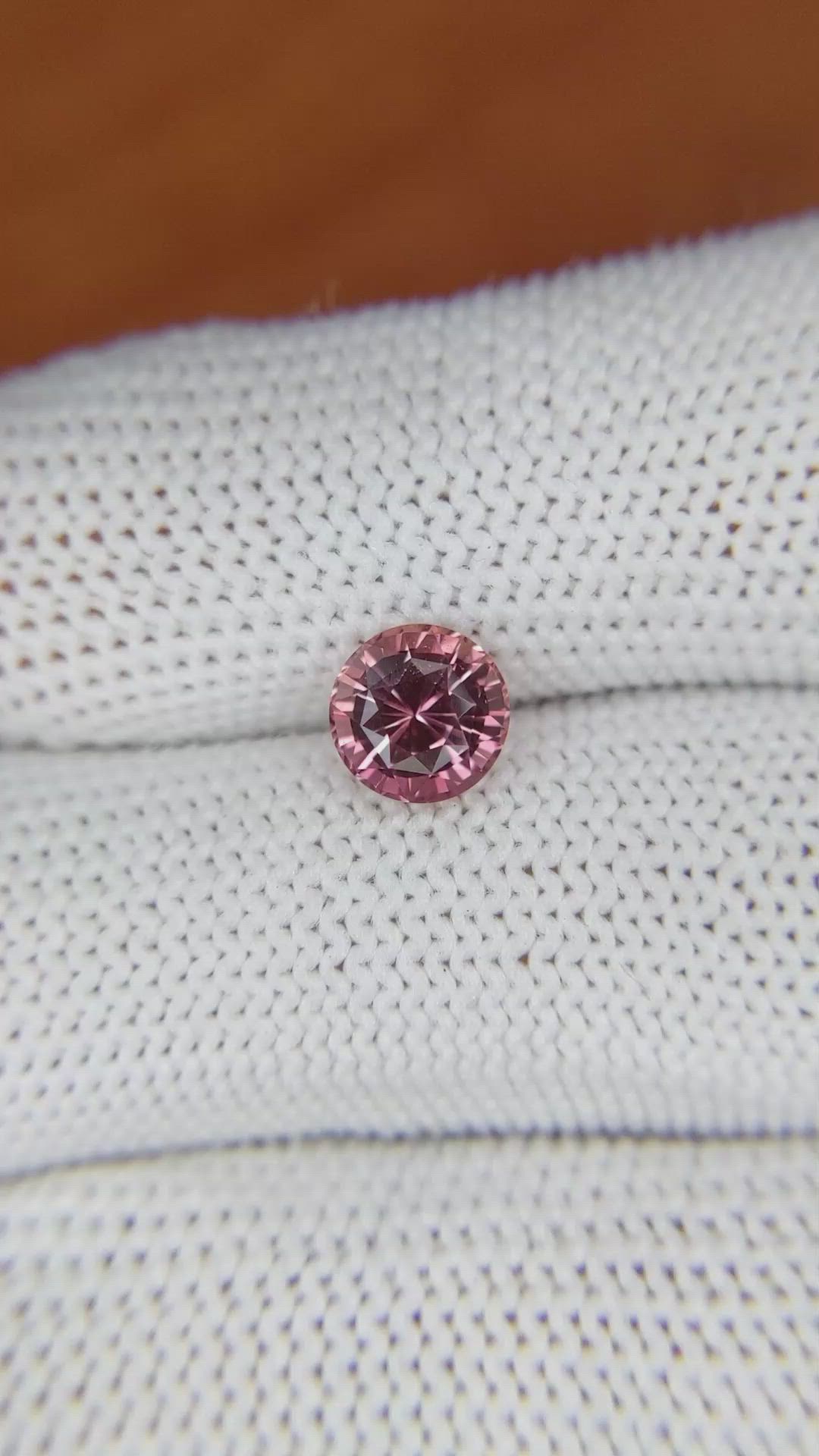 1.67 Ct. Padparadscha Sapphire from Ceylon (Sri Lanka) Size Video