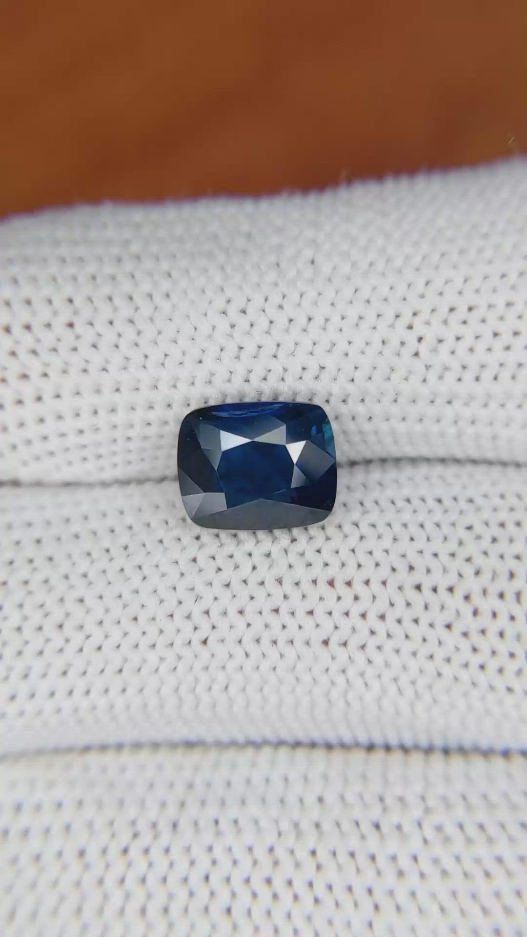 3.05 Ct. Blue Sapphire from Ceylon (Sri Lanka) Size Video