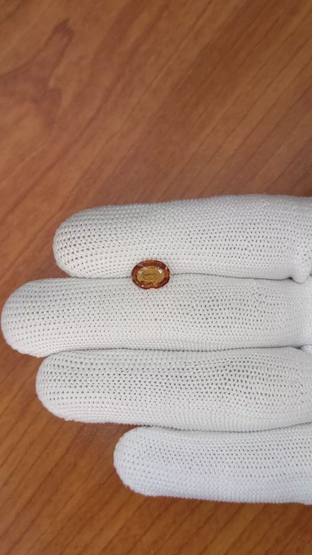1.57 Ct. Reddish Orange Sapphire from Ceylon (Sri Lanka) Size Video